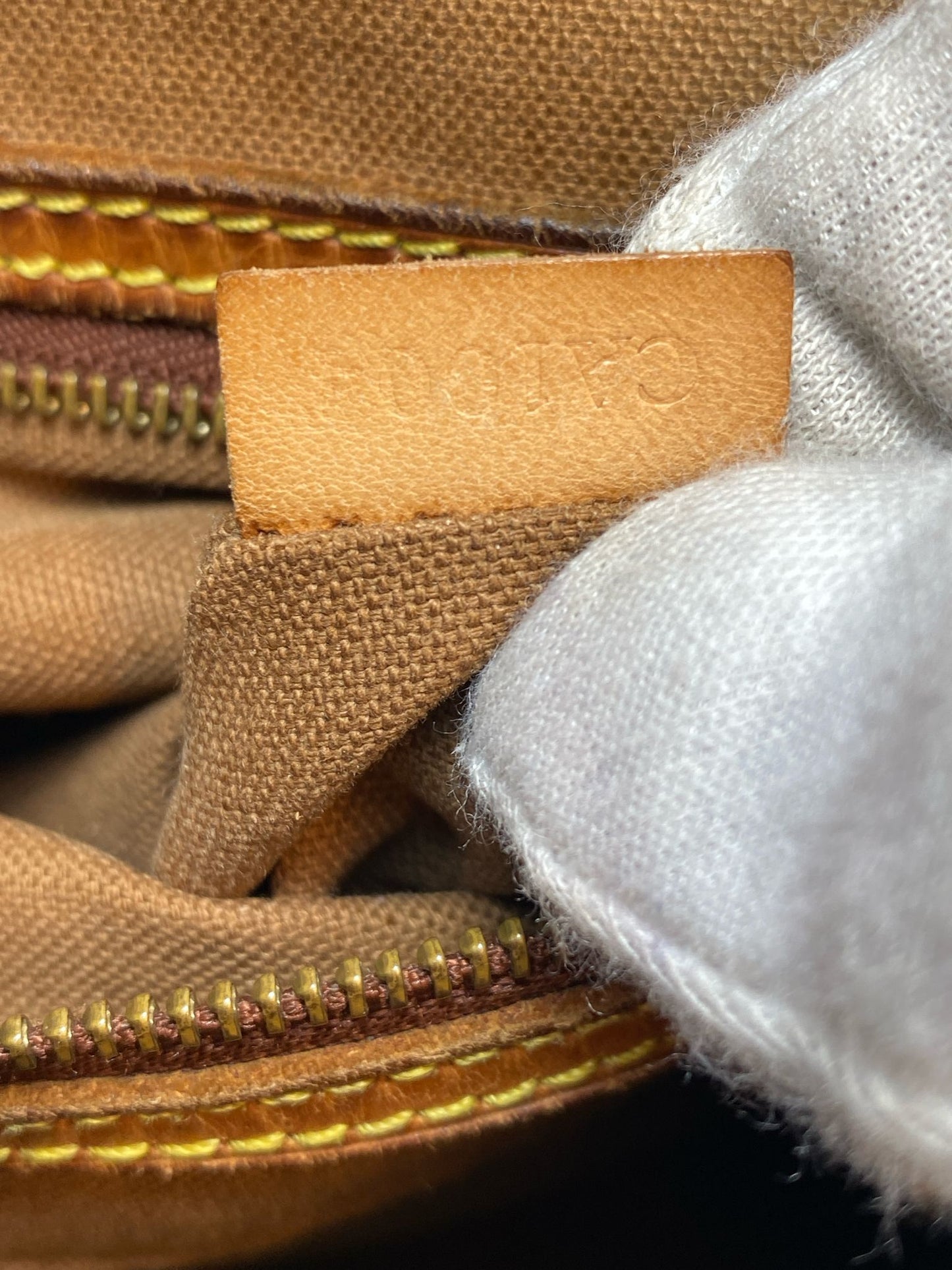 Louis Vuitton Cartella Messenger Abesses