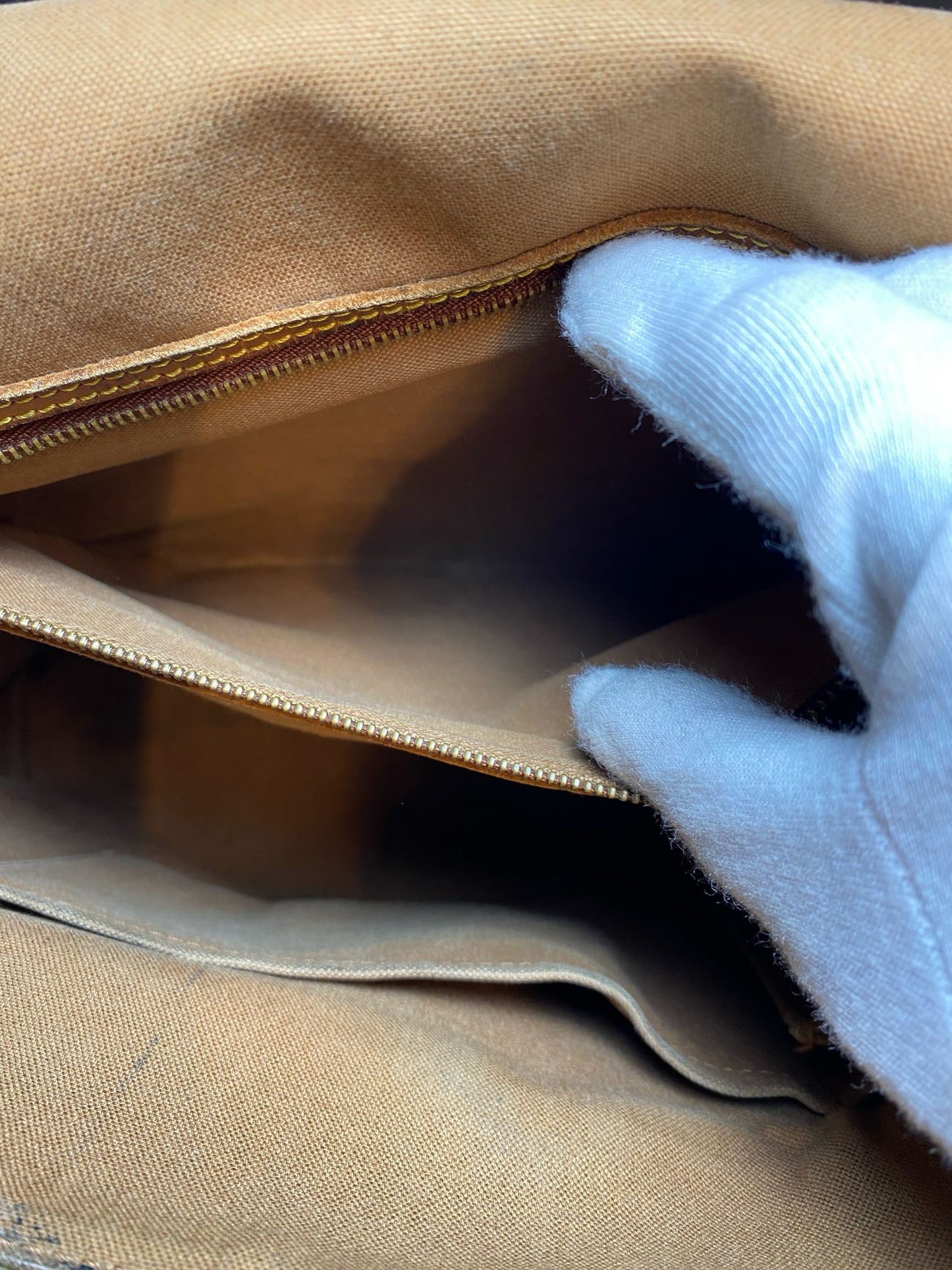 Louis Vuitton Cartella Messenger Abesses