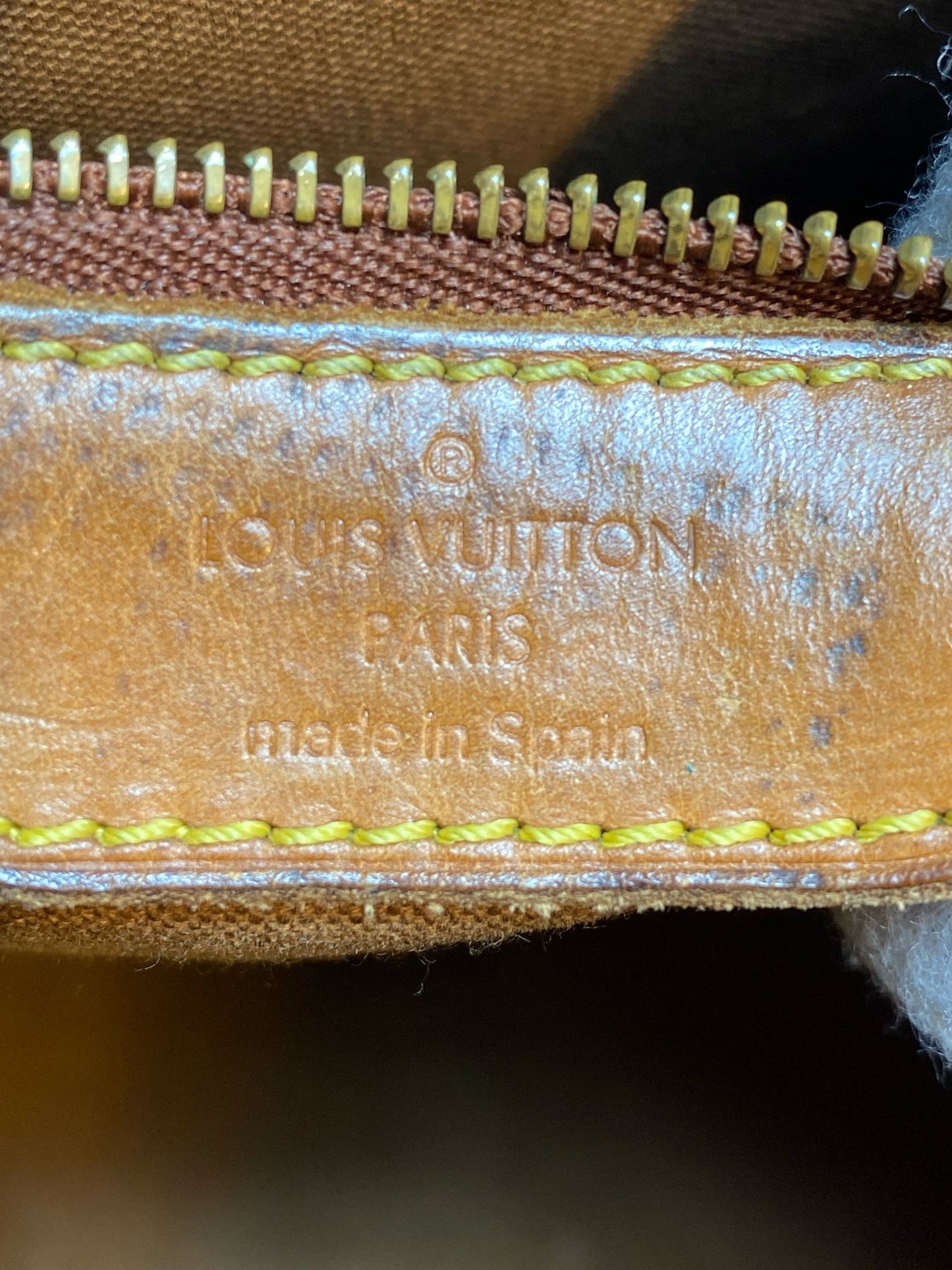Louis Vuitton Cartella Messenger Abesses