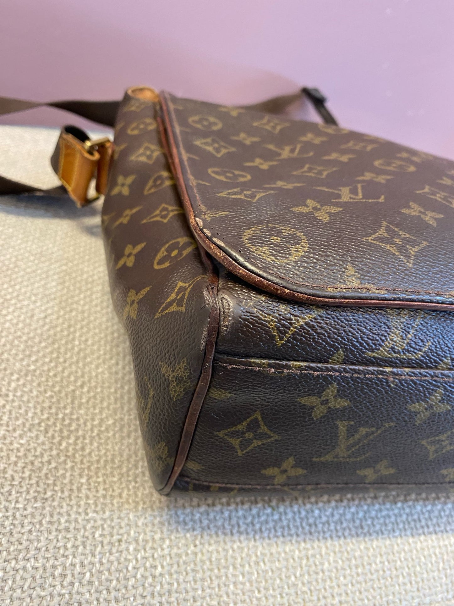 Louis Vuitton Cartella Messenger Abesses