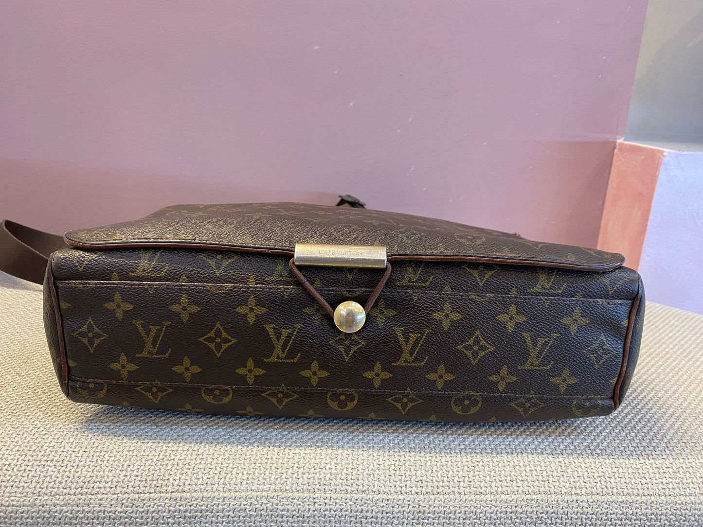 Louis Vuitton Cartella Messenger Abesses