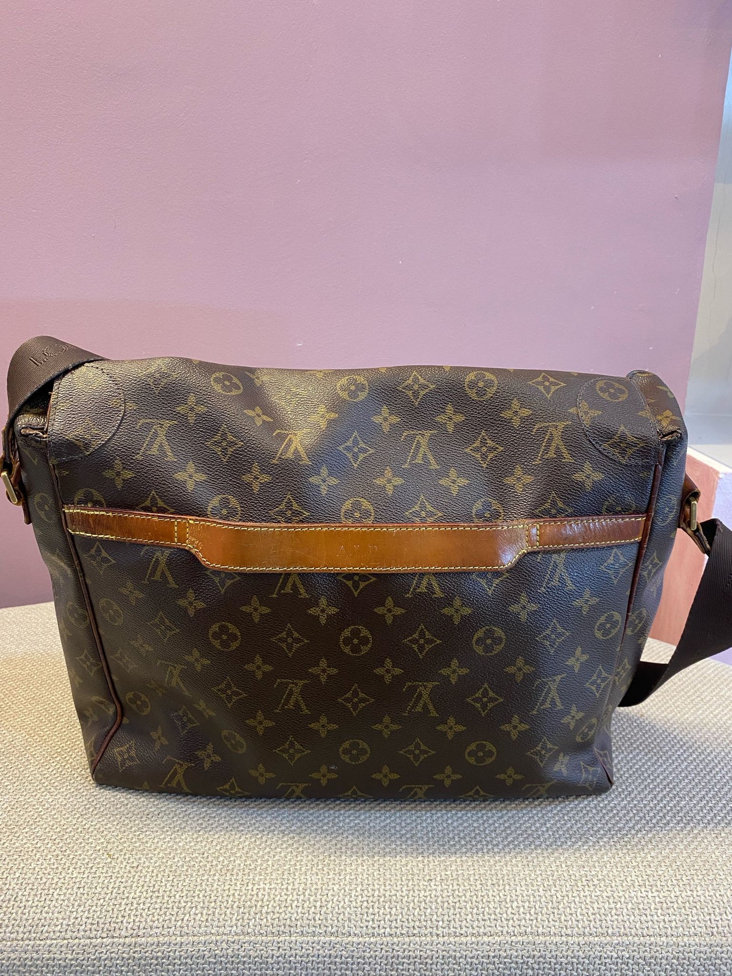 Louis Vuitton Cartella Messenger Abesses