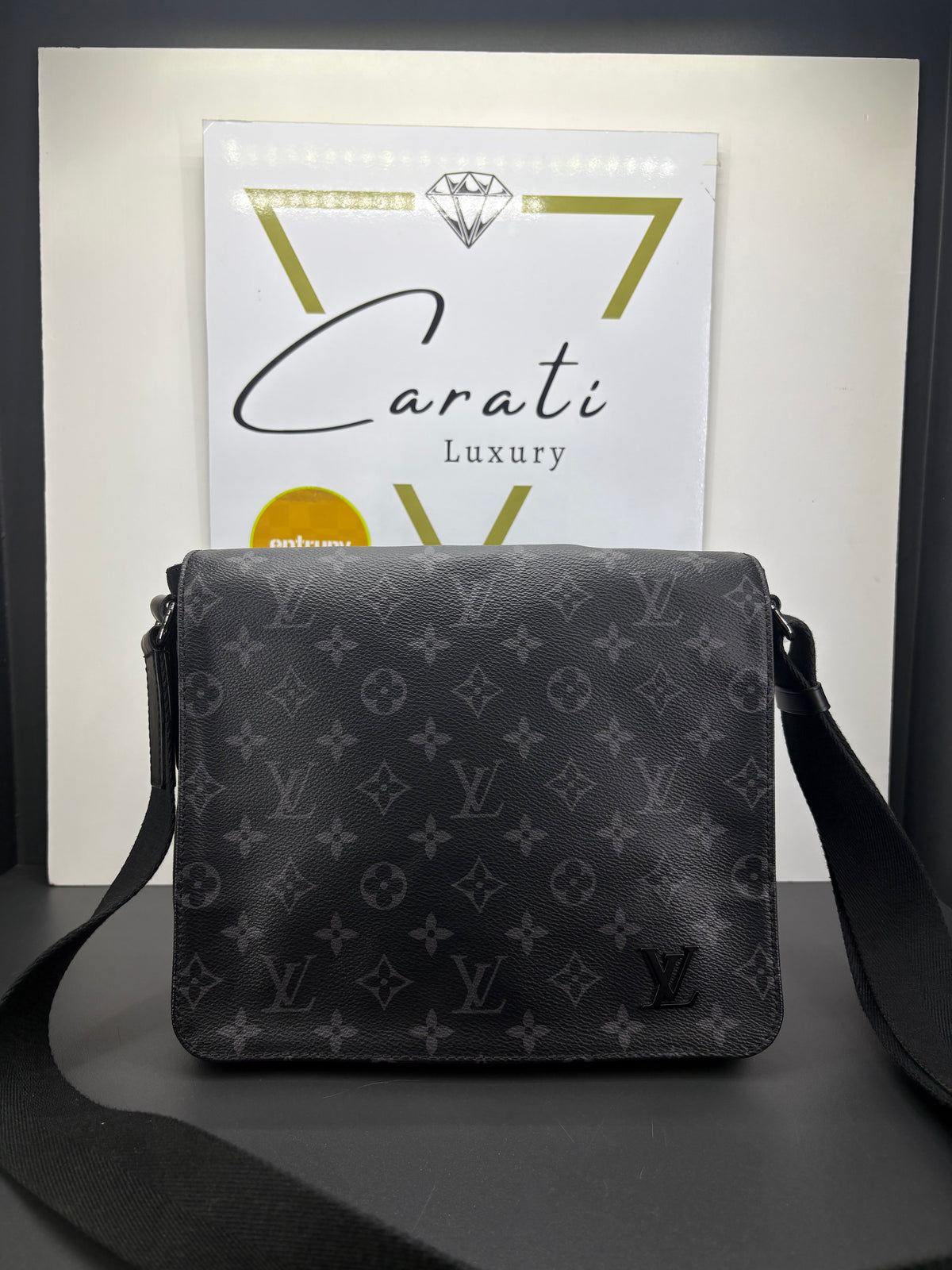 Louis Vuitton  District PM
