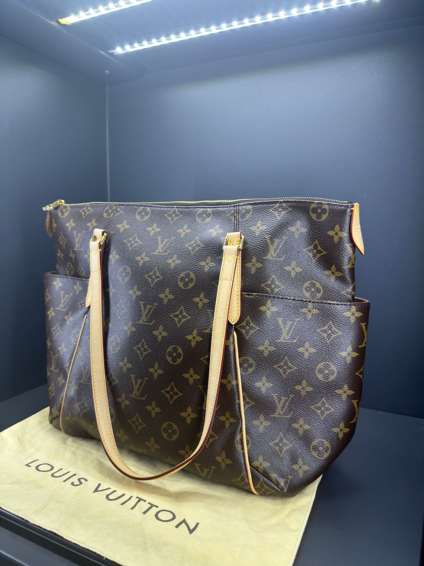 Louis Vuitton Totally