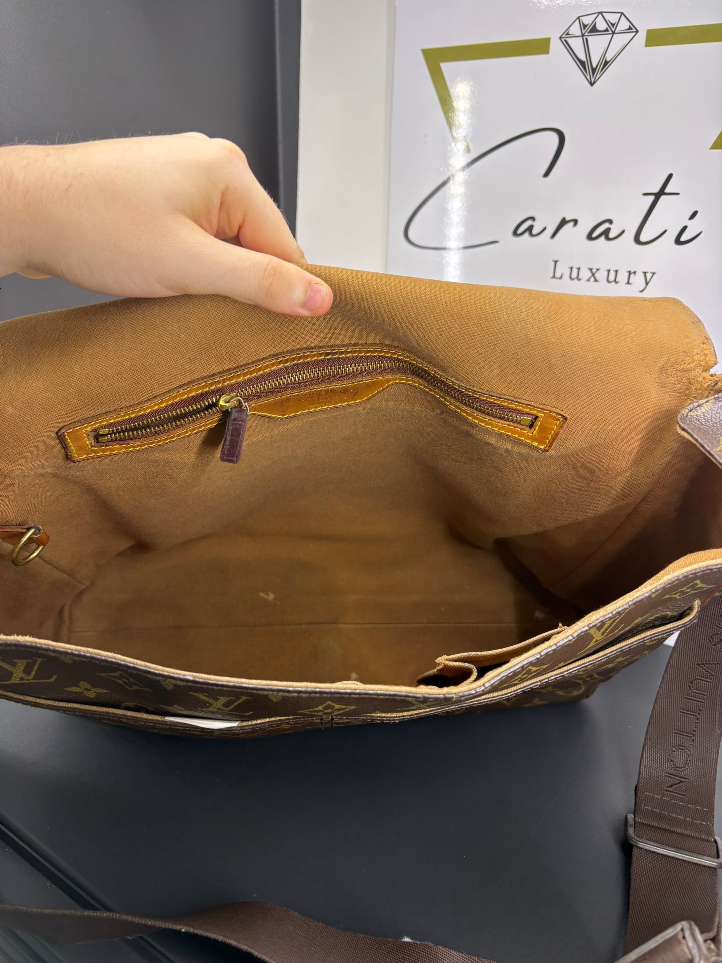 Louis Vuitton Abbesses Messenger