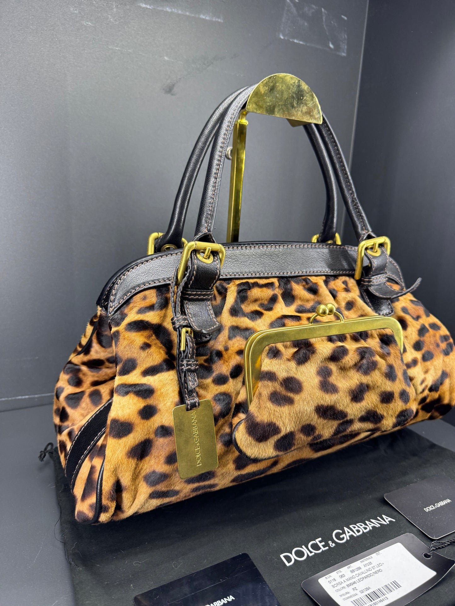 Dolce e Gabbana in pelle di vitello con stampa leopardata