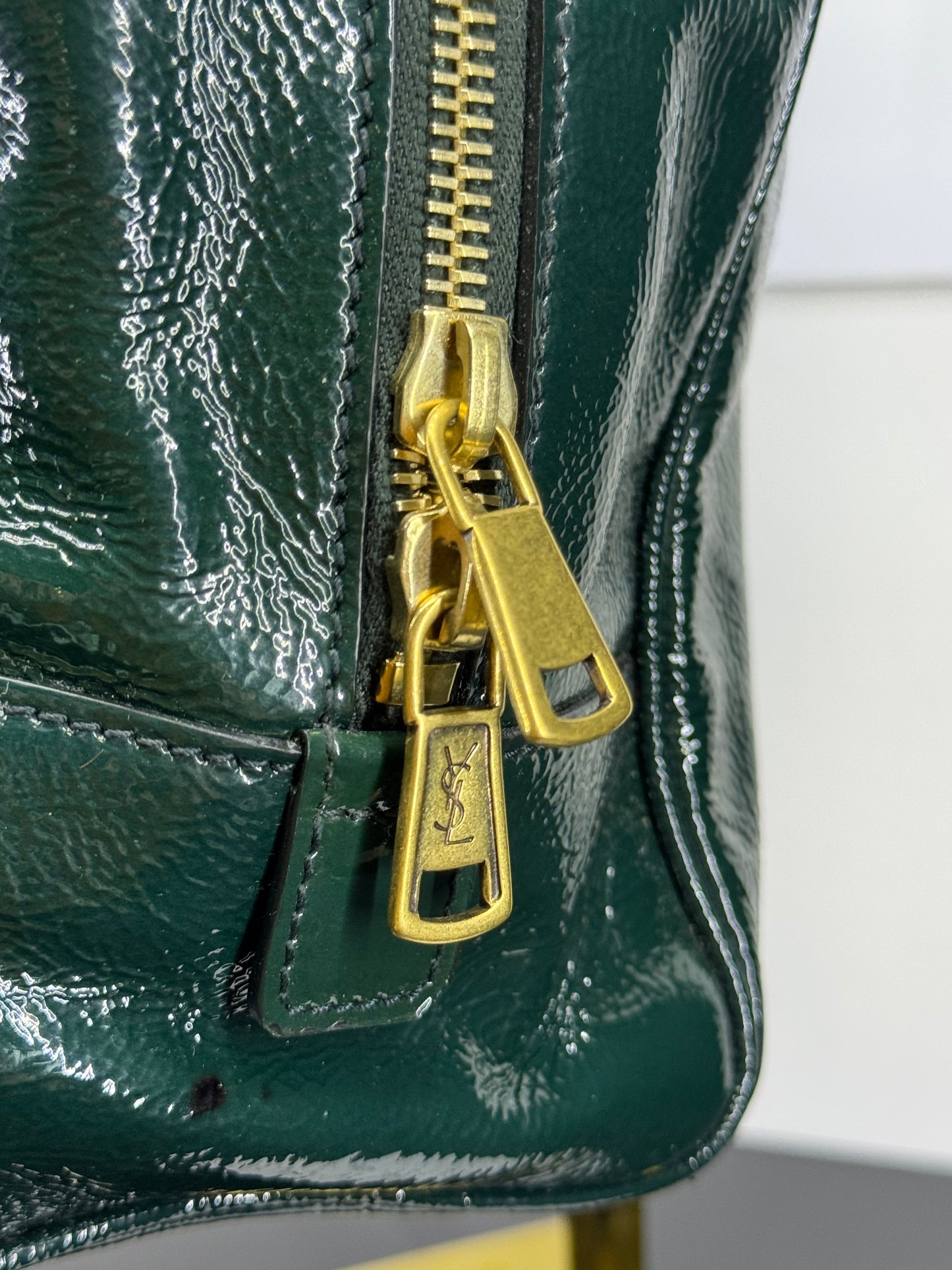 Saint Laurent borsa a mano in vernice verde con logo YSL