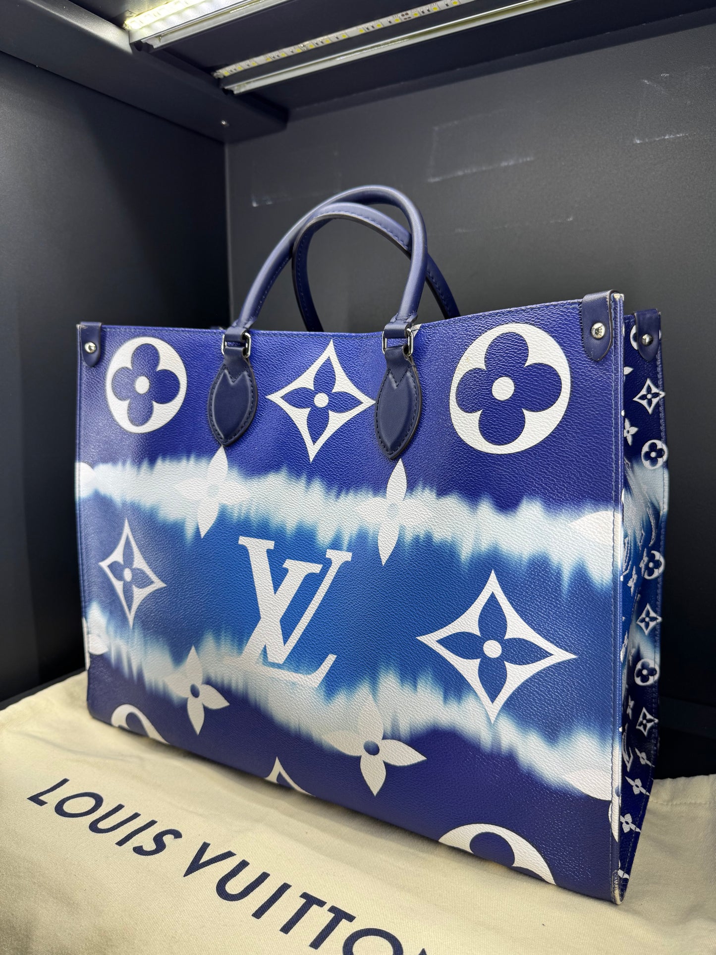 Louis Vuitton on the go Limited edition sky blu Monogram