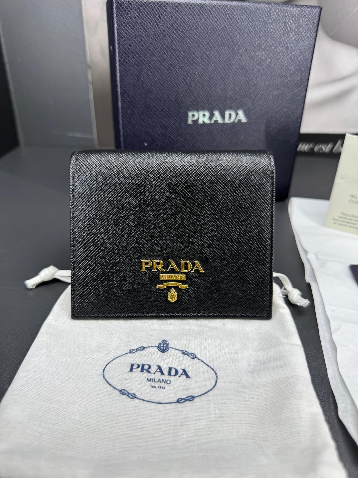 portafoglio compatto bifold Prada