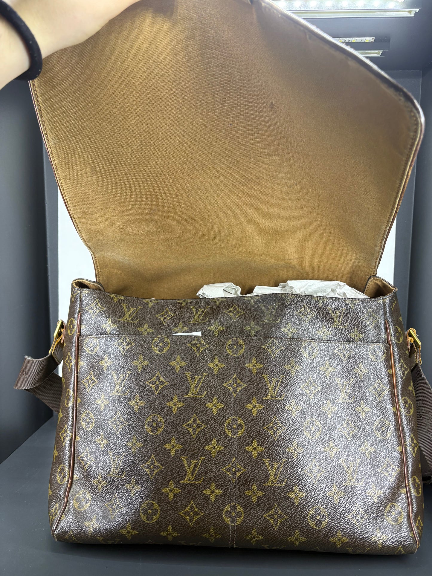 Louis Vuitton Abbesses Messenger