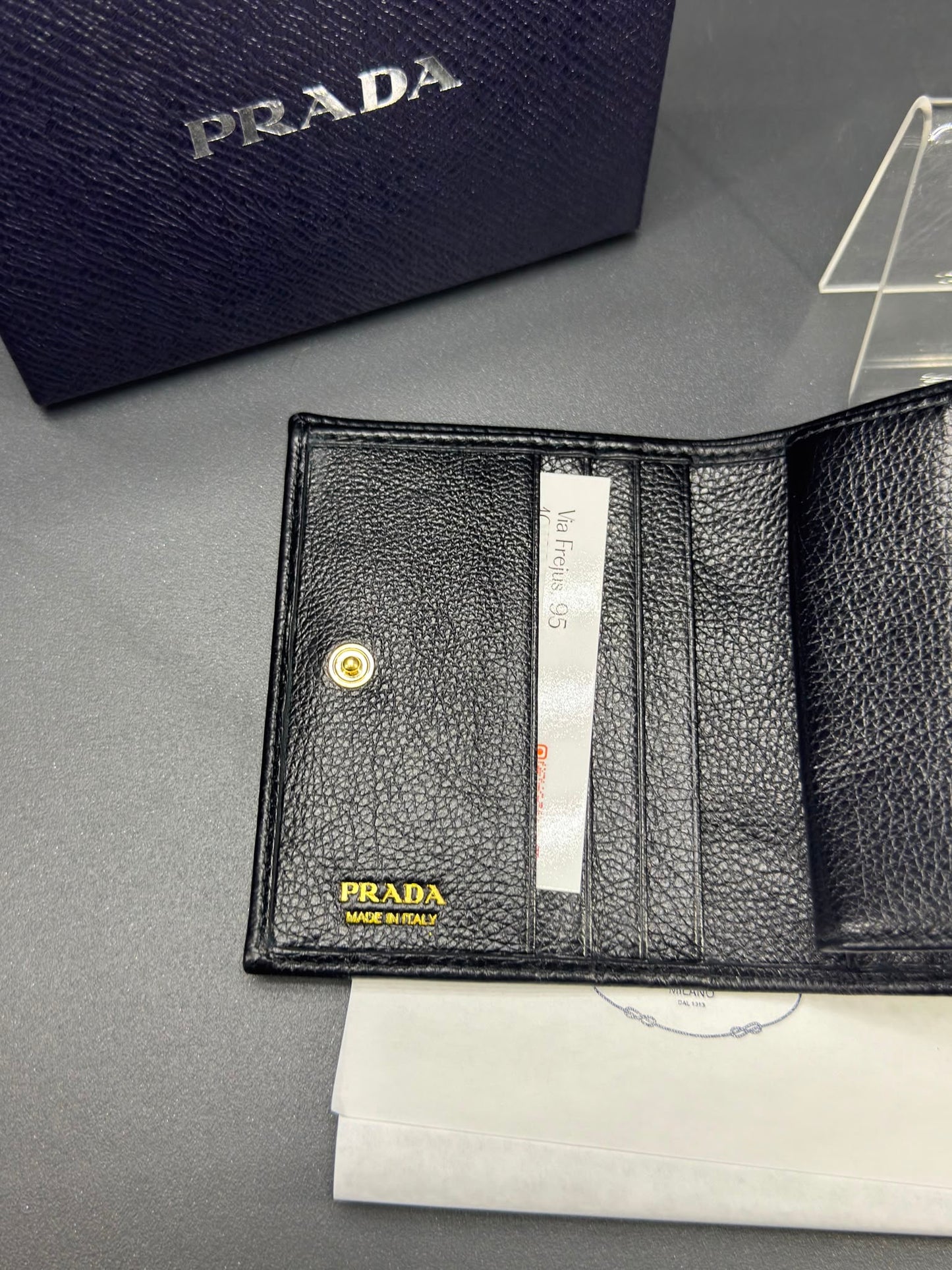 Prada portafoglio logo oro