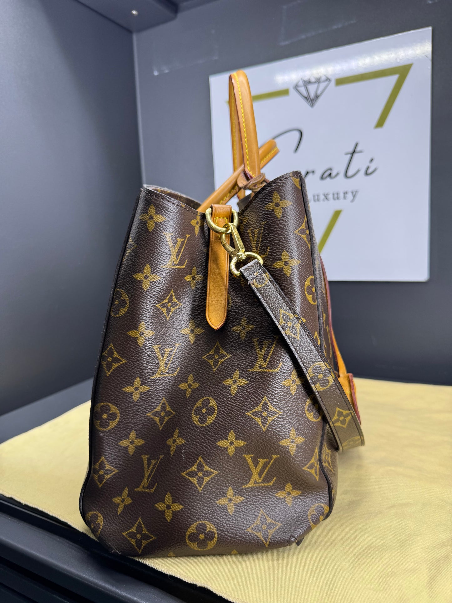 Borsa a mano Louis Vuitton Montaigne MM Monogram