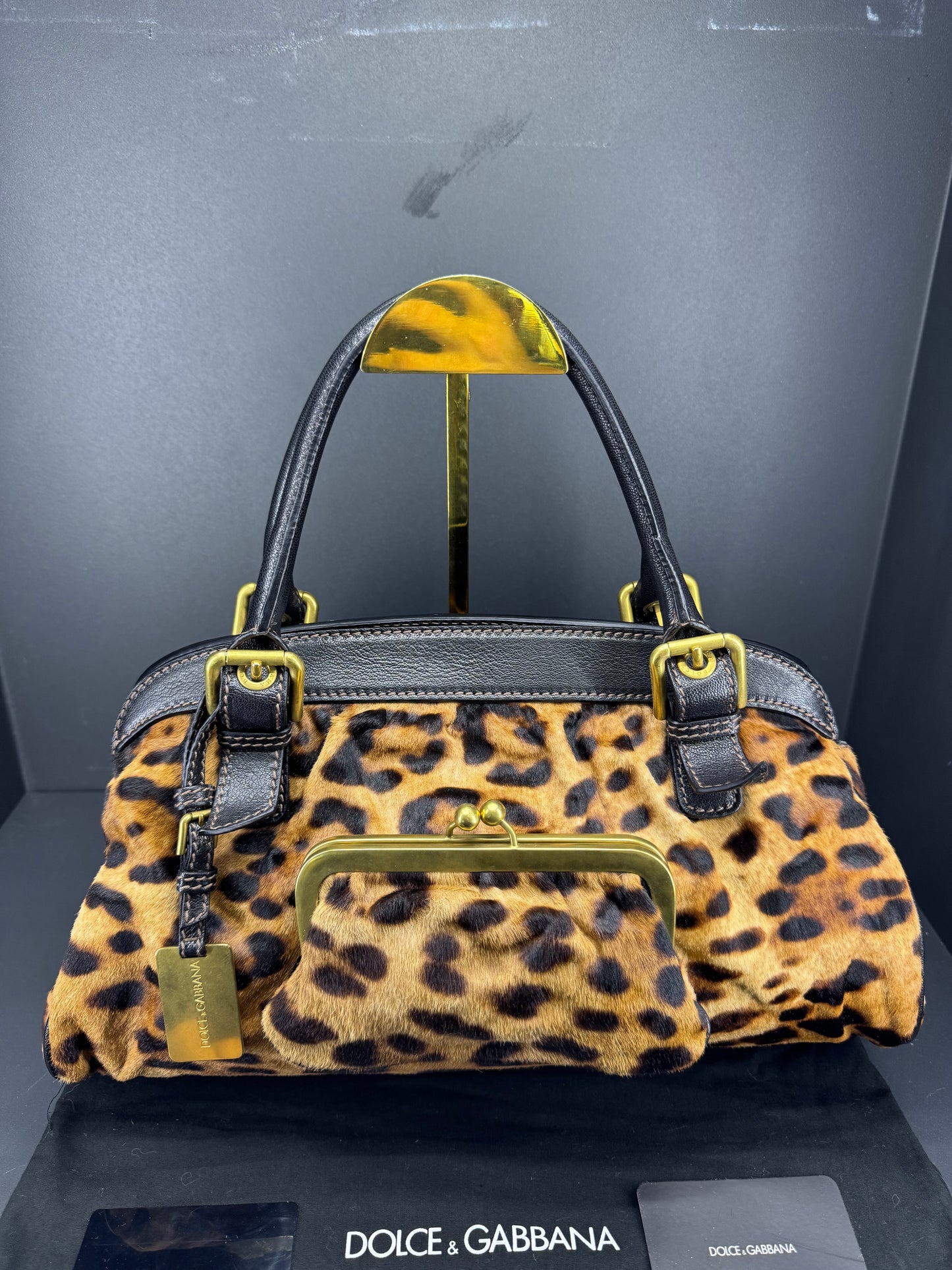 Dolce e Gabbana in pelle di vitello con stampa leopardata