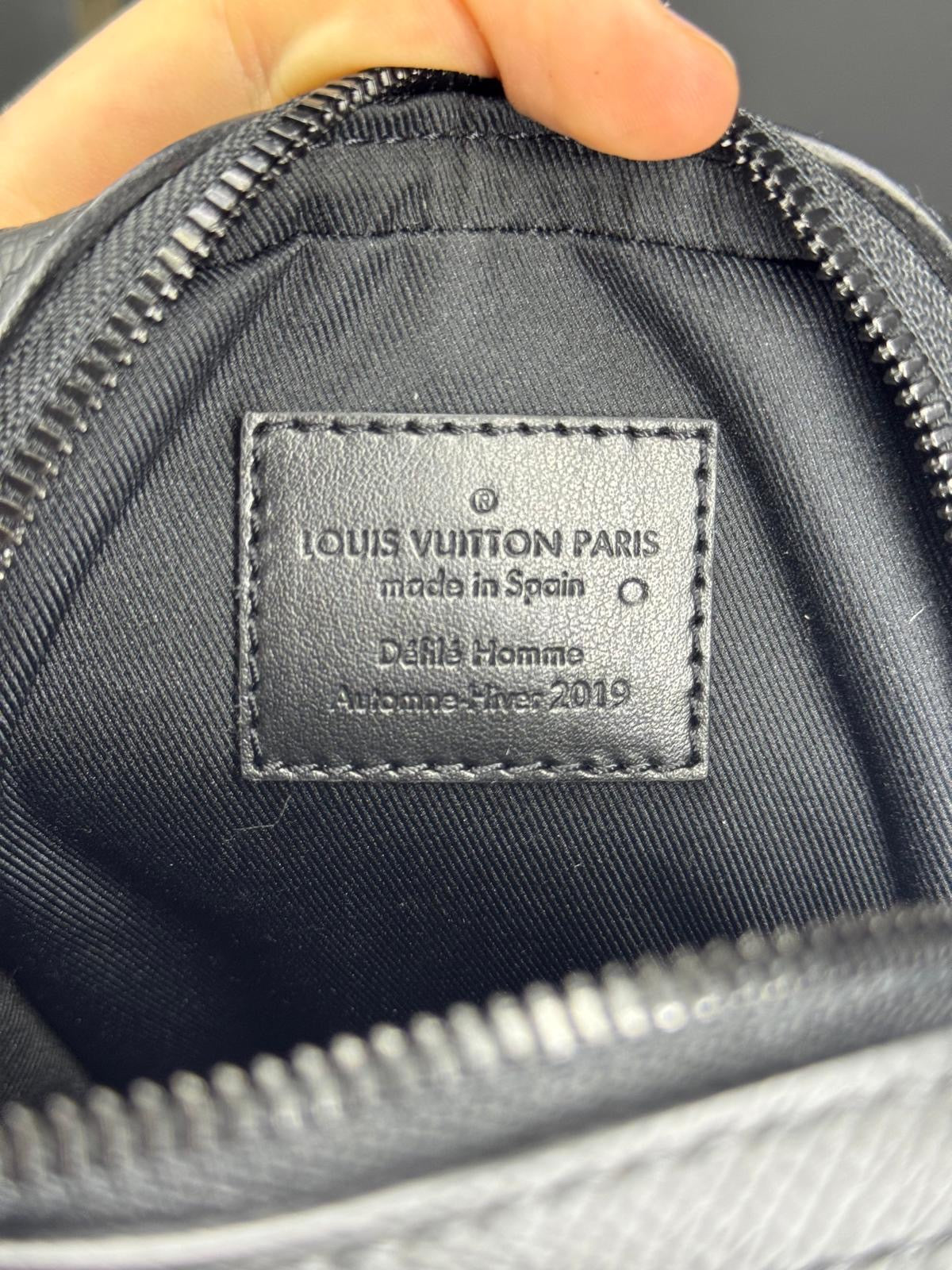 Louis Vuitton Danube Messenger "Rainbow" in pelle Taiga nera.