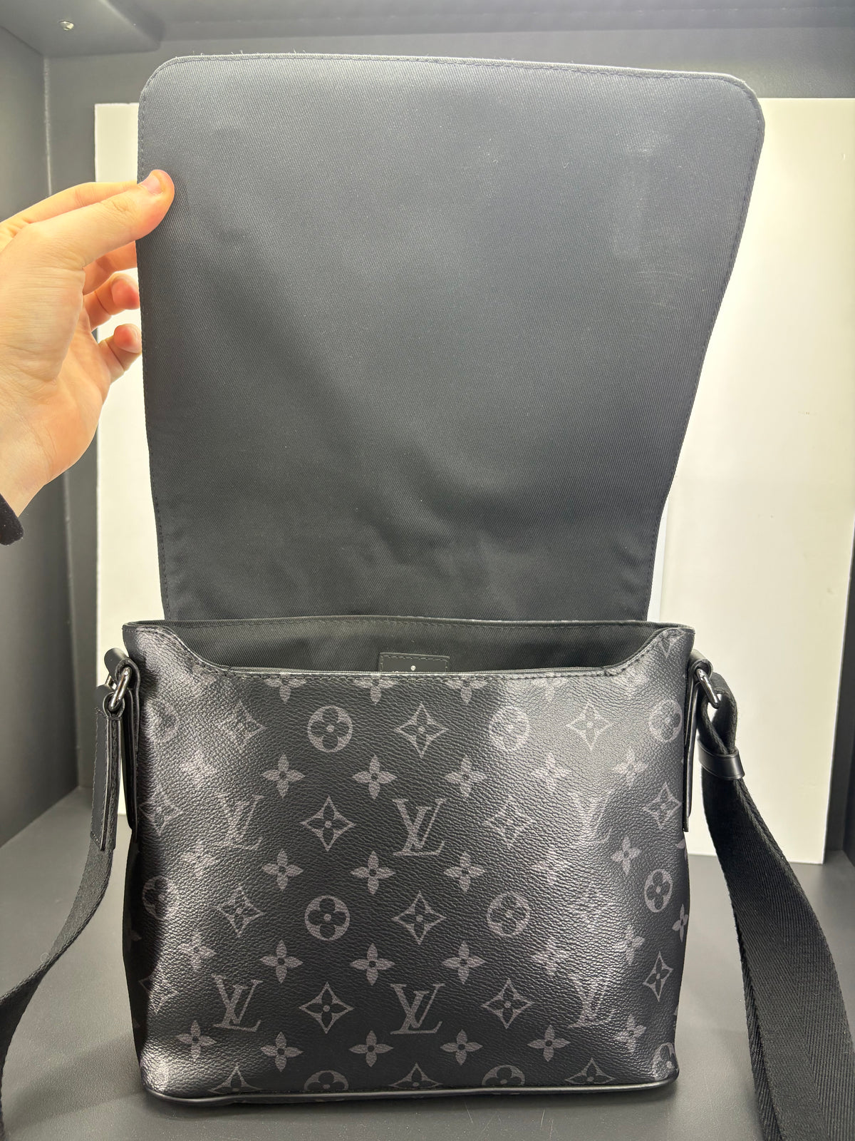 Louis Vuitton  District PM