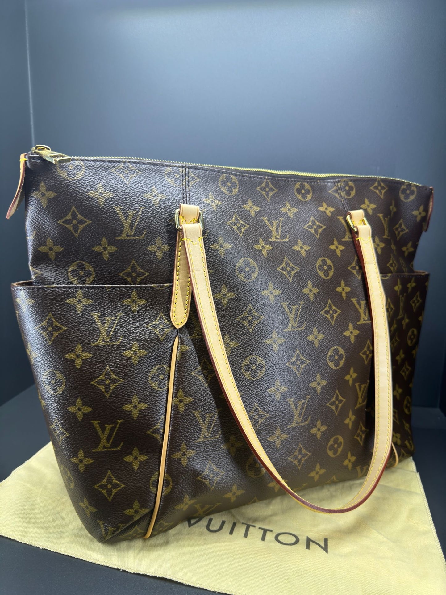 Louis Vuitton Totally