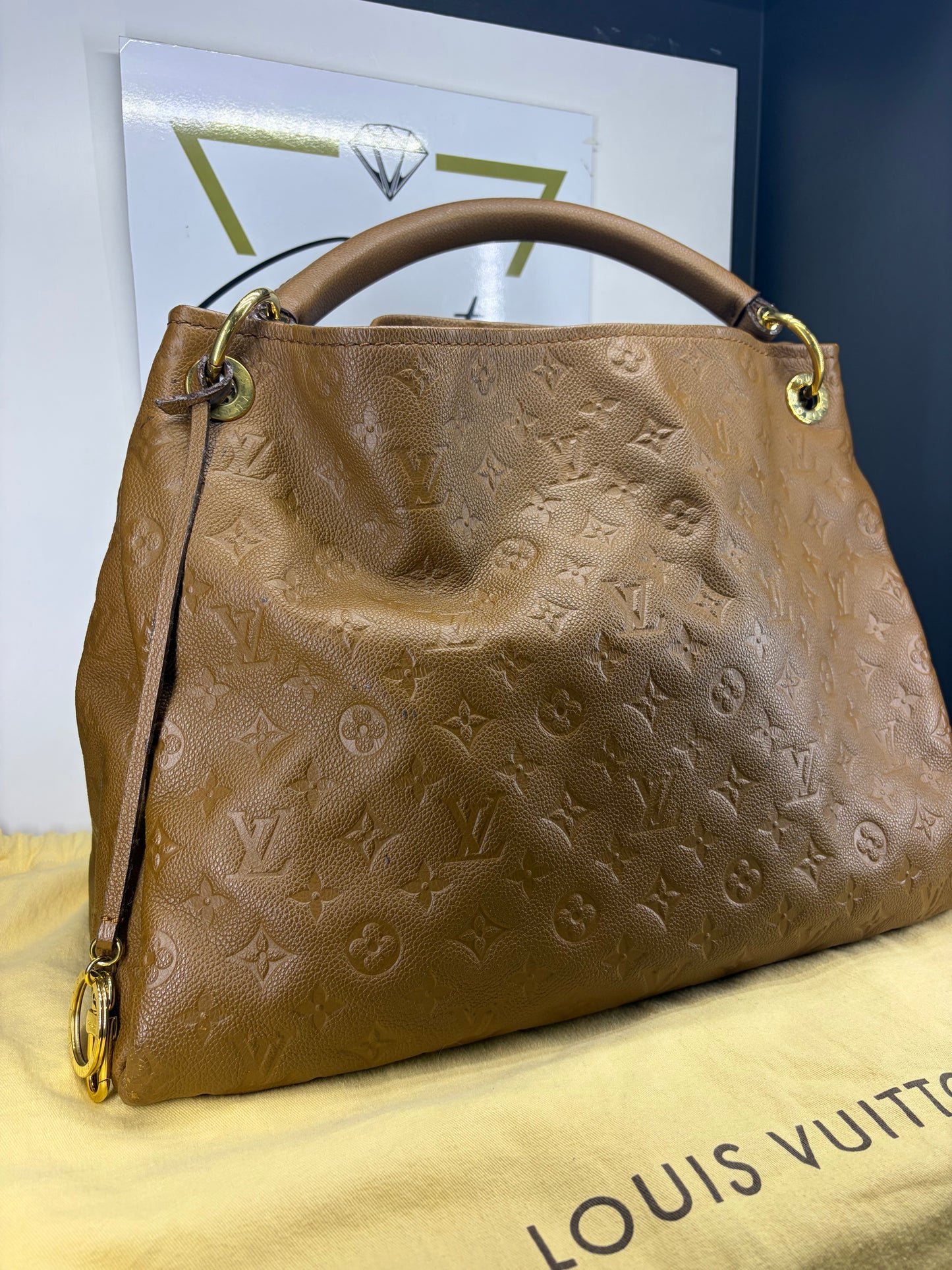 Louis Vuitton Artsy MM