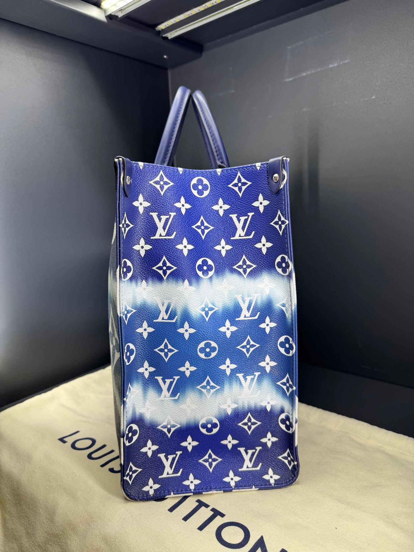 Louis Vuitton on the go Limited edition sky blu Monogram
