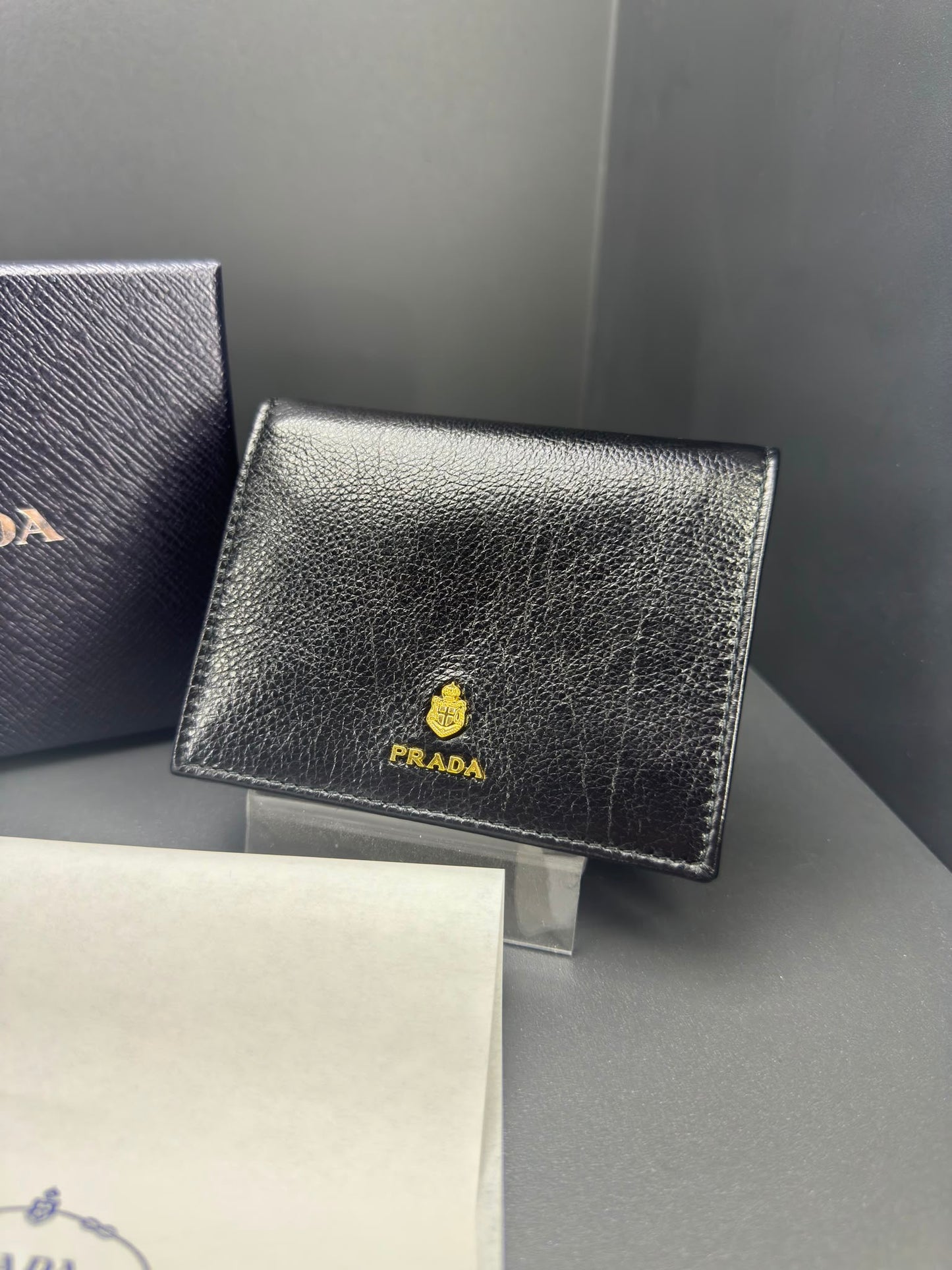 Prada portafoglio logo oro