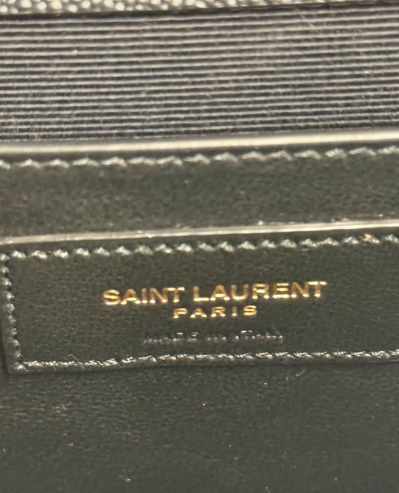 Yves Saint Laurent Envelope medium in pelle
trapuntanta