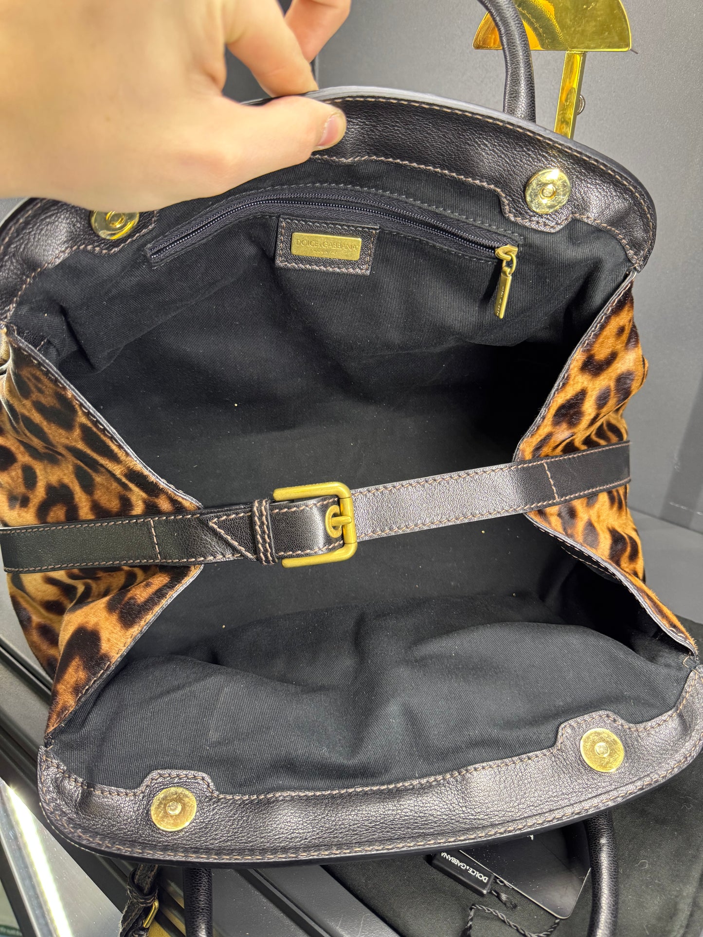 Dolce e Gabbana in pelle di vitello con stampa leopardata