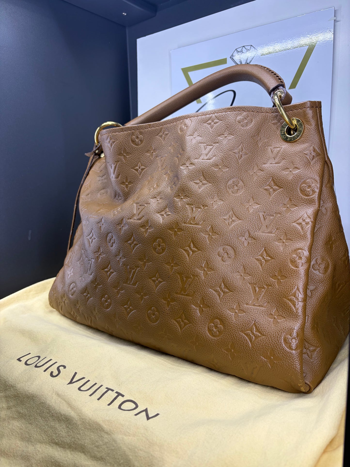 Louis Vuitton Artsy MM