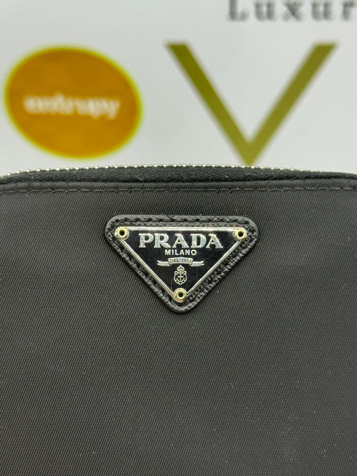 Prada portafoglio compatto in re-nylon