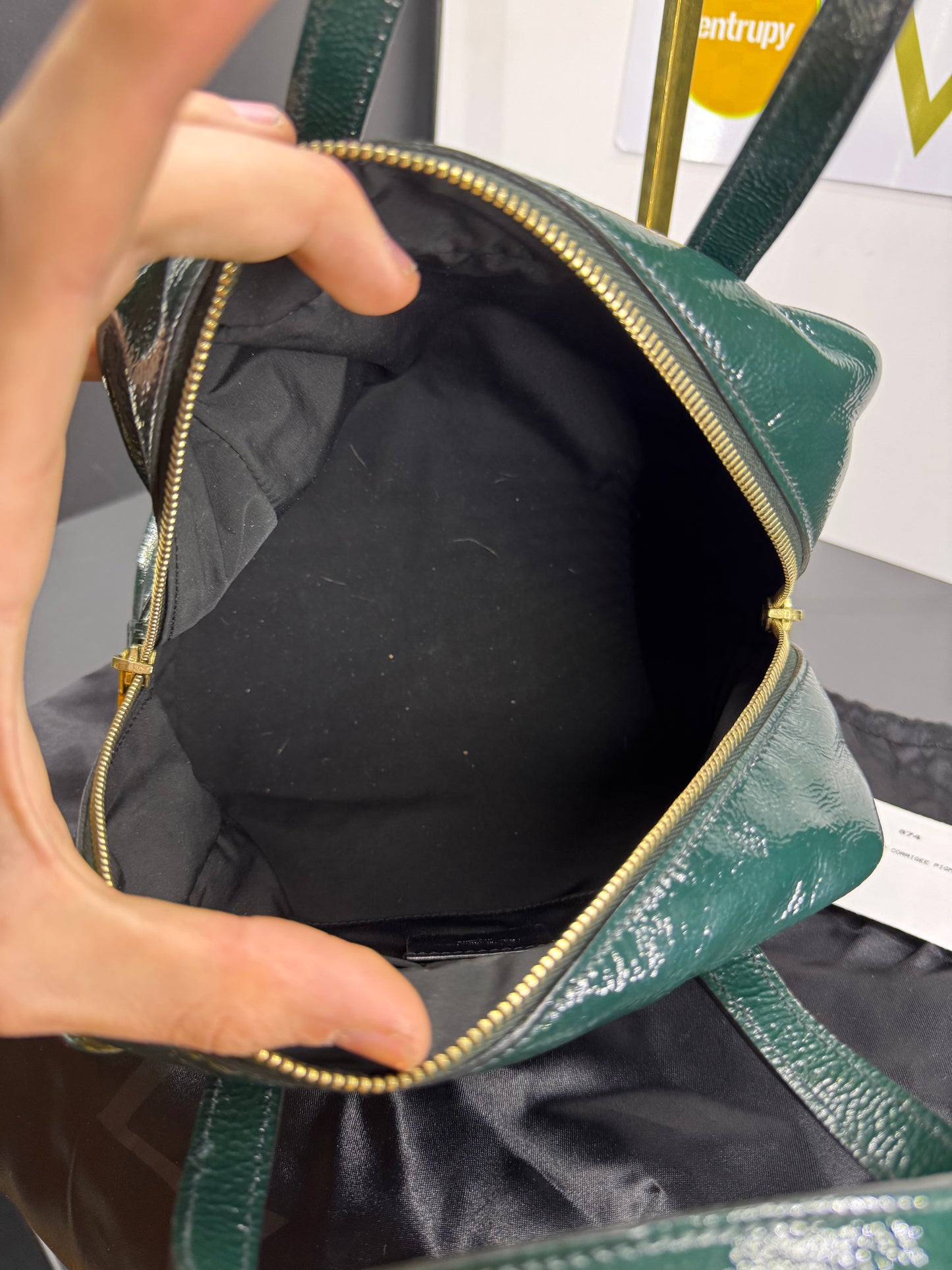 Saint Laurent borsa a mano in vernice verde con logo YSL