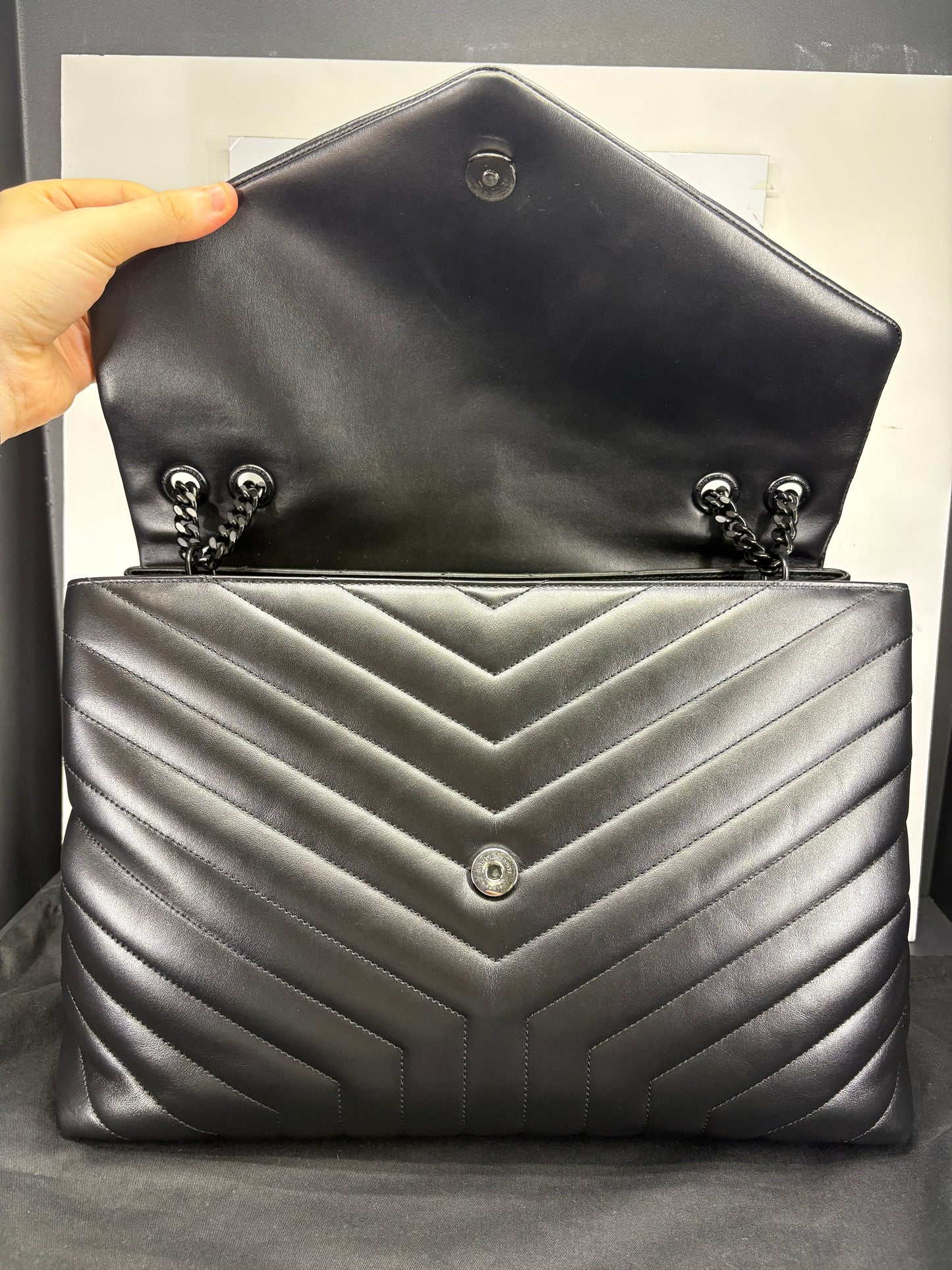 Borsa Loulou di Saint Laurent