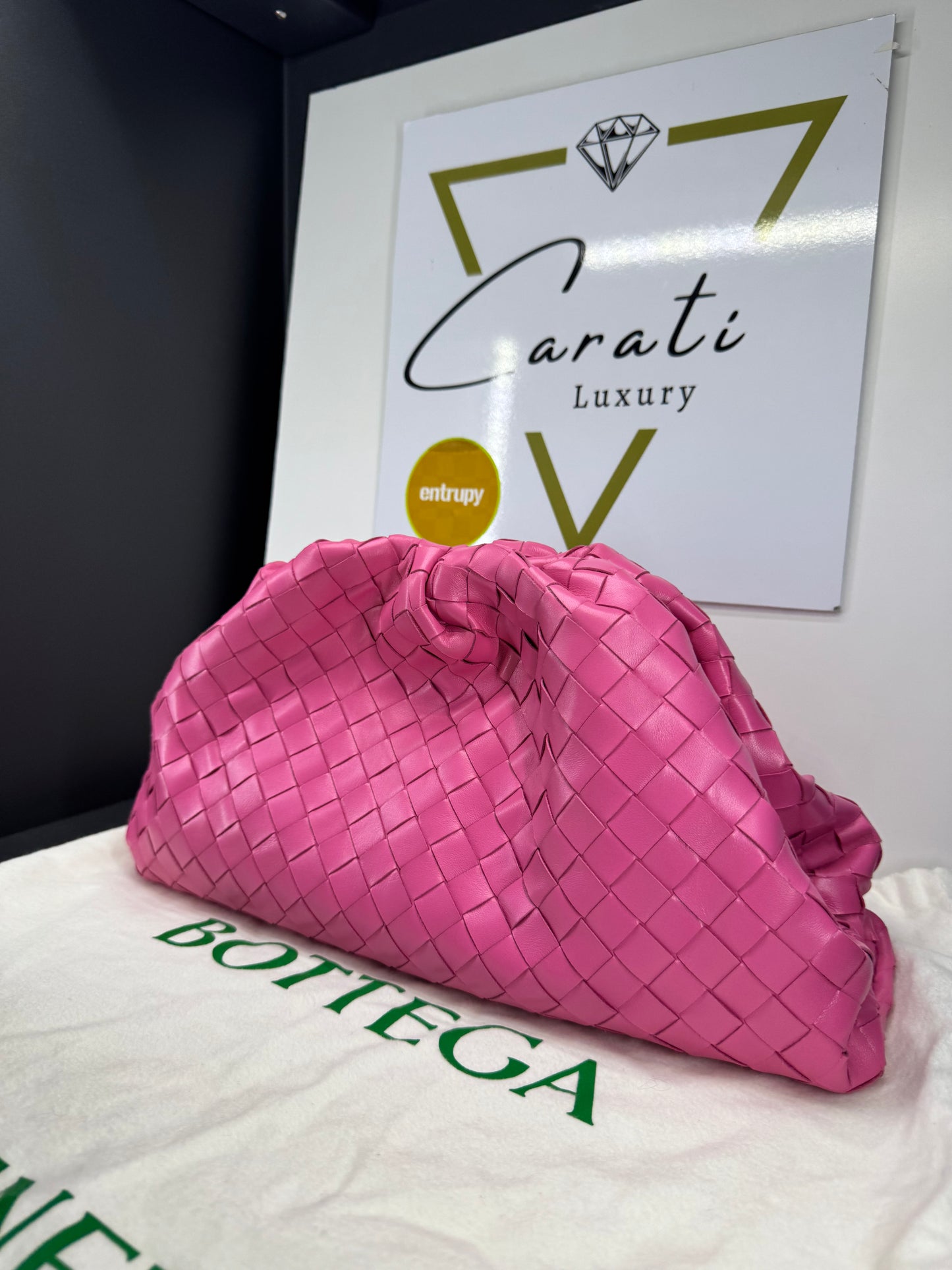 Pouch bottega veneta a mano color rosa