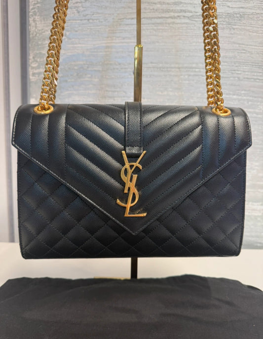 Yves Saint Laurent Envelope medium in pelle
trapuntanta