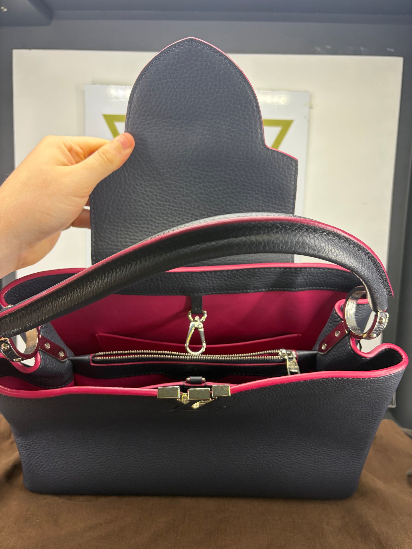 Louis Vuitton Capucines MM