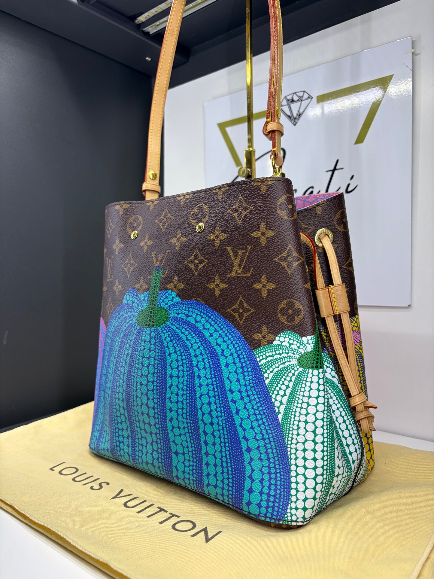 LV x YK Néonoé MM Pumpkin
