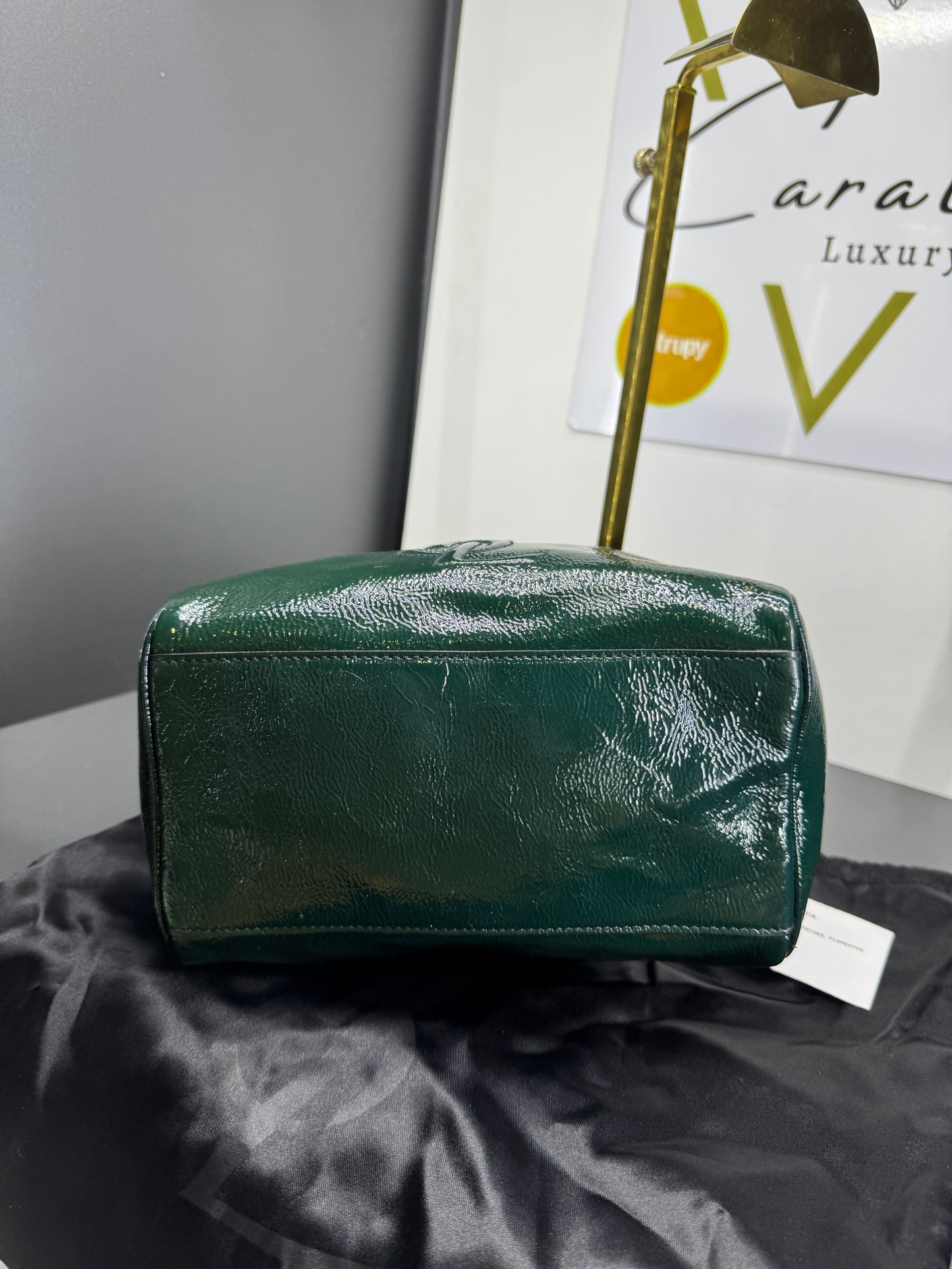 Saint Laurent borsa a mano in vernice verde con logo YSL