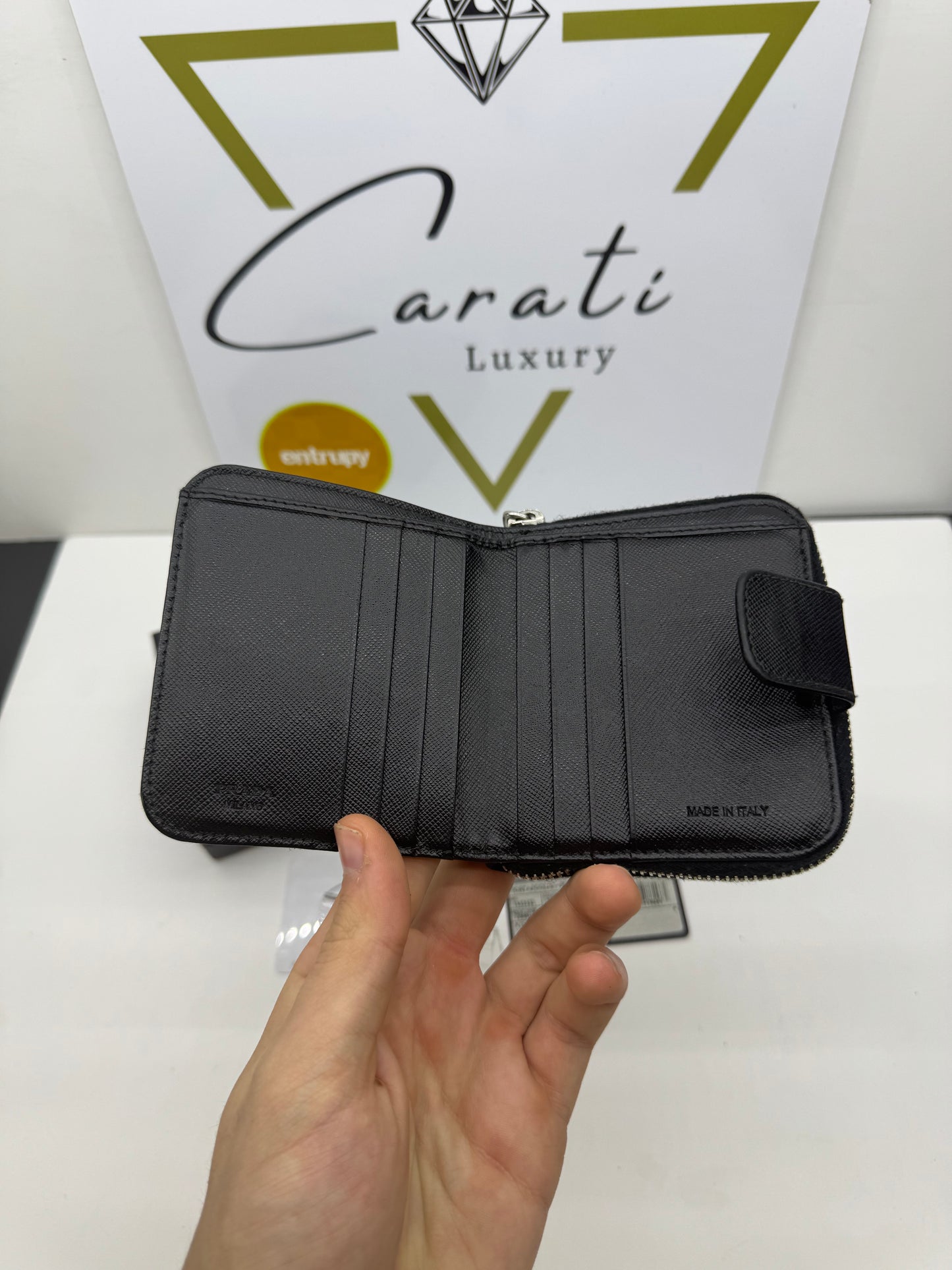 Prada portafoglio compatto in re-nylon