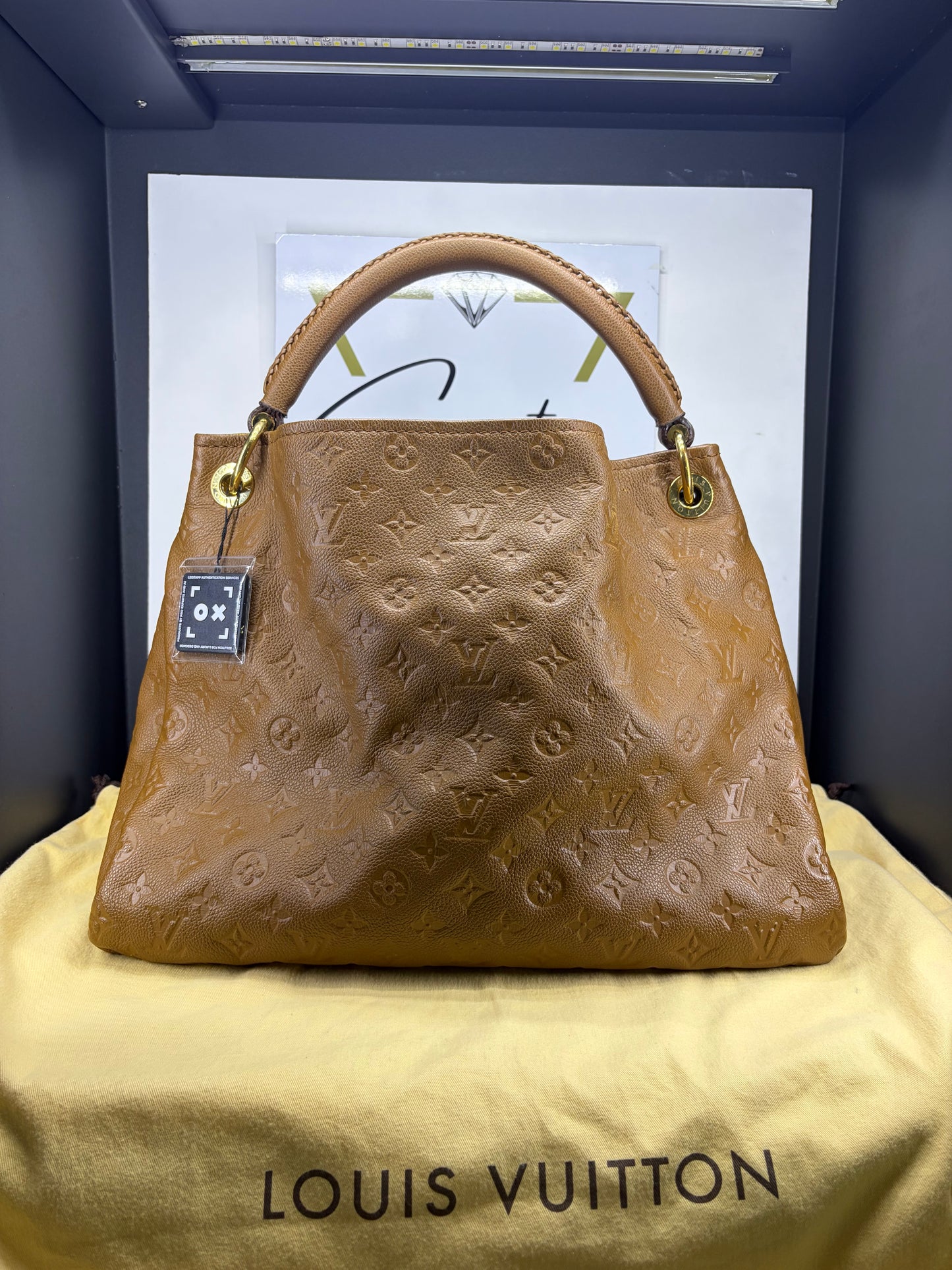 Louis Vuitton Artsy MM