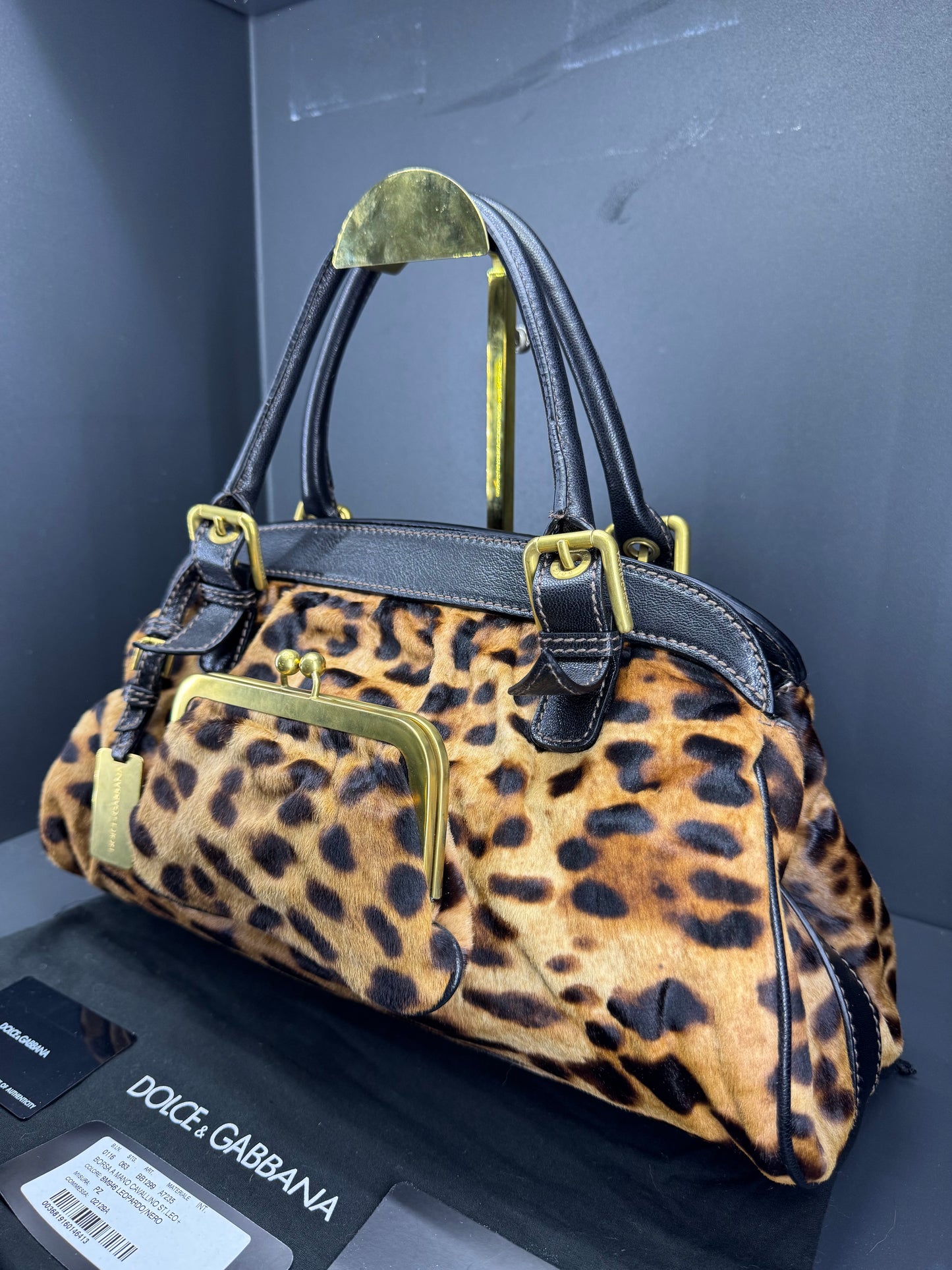 Dolce e Gabbana in pelle di vitello con stampa leopardata