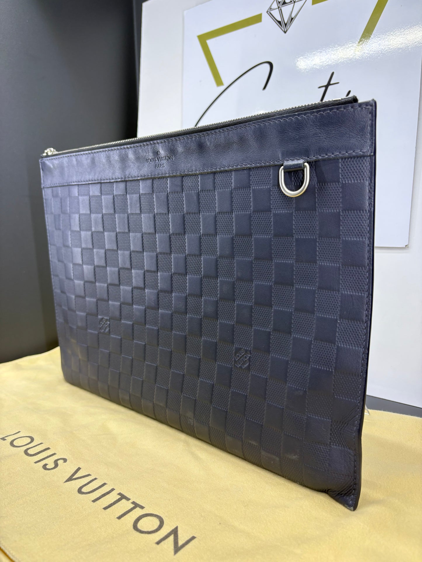 Louis Vuitton Discovery Pochette GM
