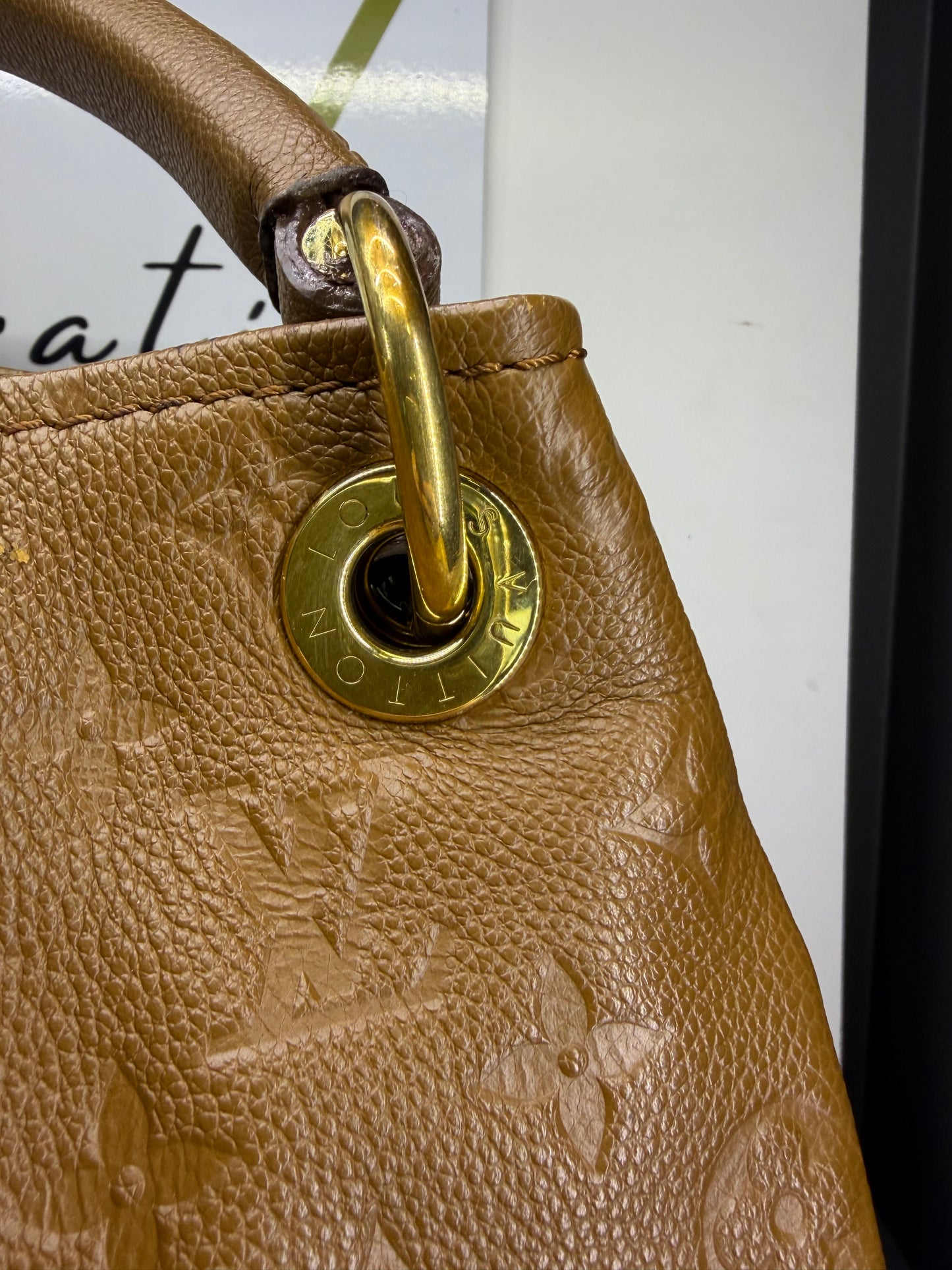 Louis Vuitton Artsy MM