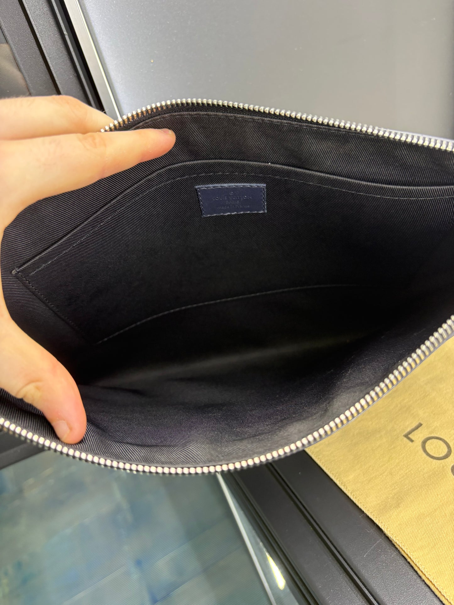Louis Vuitton Discovery Pochette GM