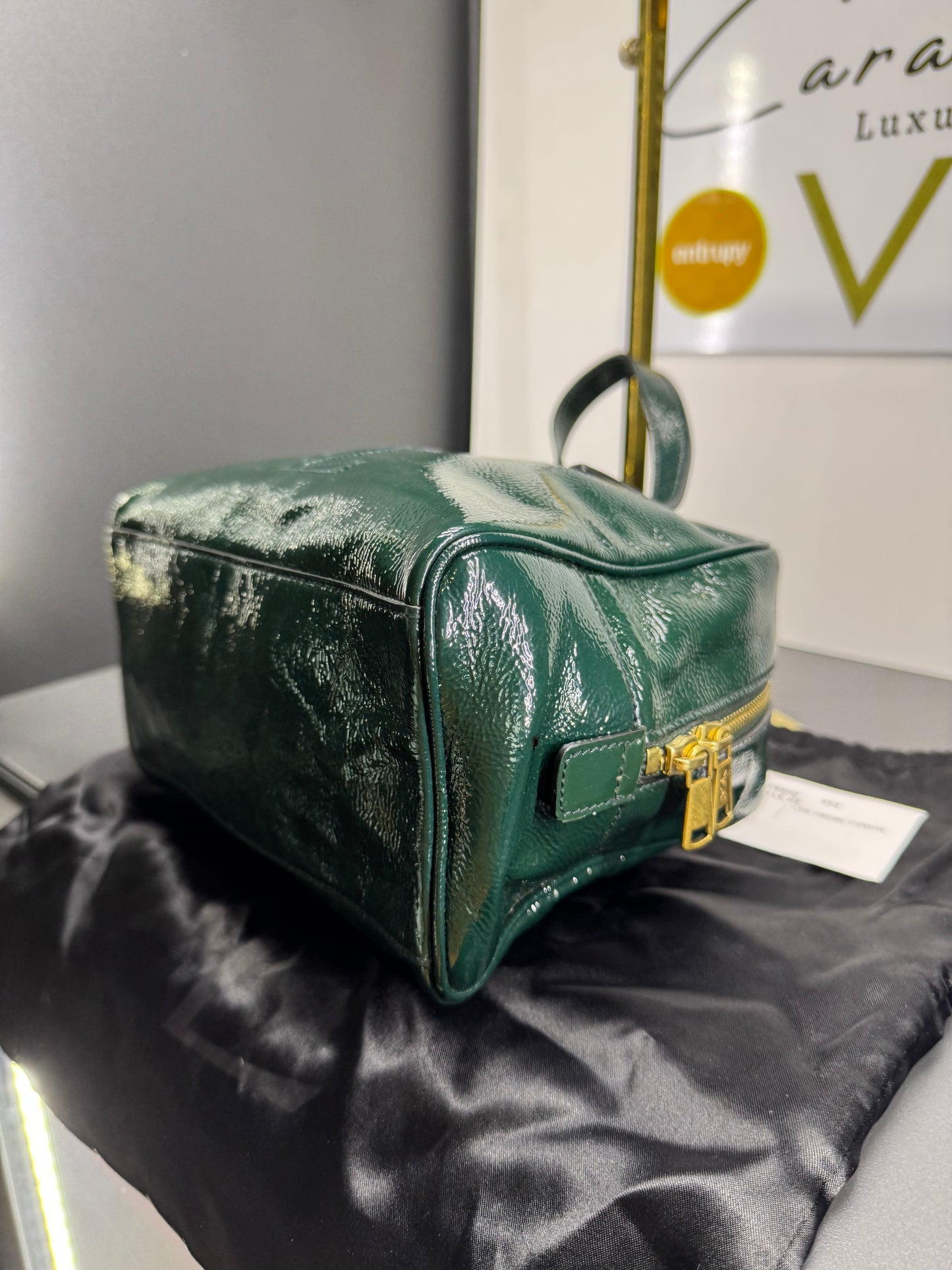 Saint Laurent borsa a mano in vernice verde con logo YSL