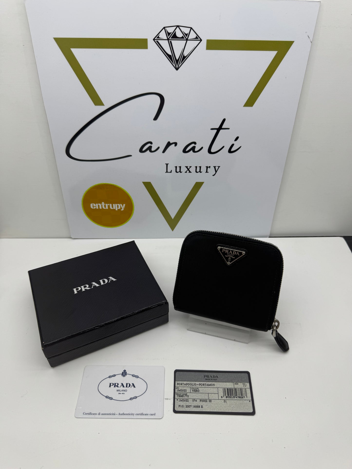 Prada portafoglio compatto in re-nylon