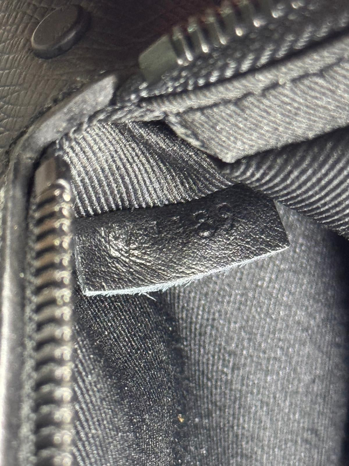 Louis Vuitton Danube Messenger "Rainbow" in pelle Taiga nera.