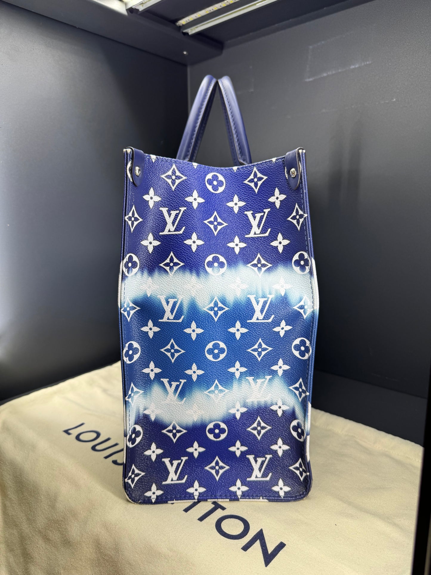 Louis Vuitton on the go Limited edition sky blu Monogram