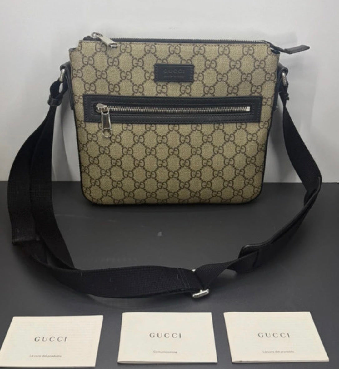 Gucci da uomo in tessuto GG Supreme.