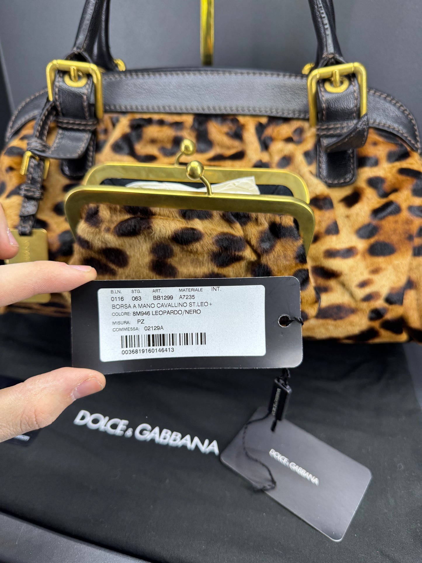 Dolce e Gabbana in pelle di vitello con stampa leopardata