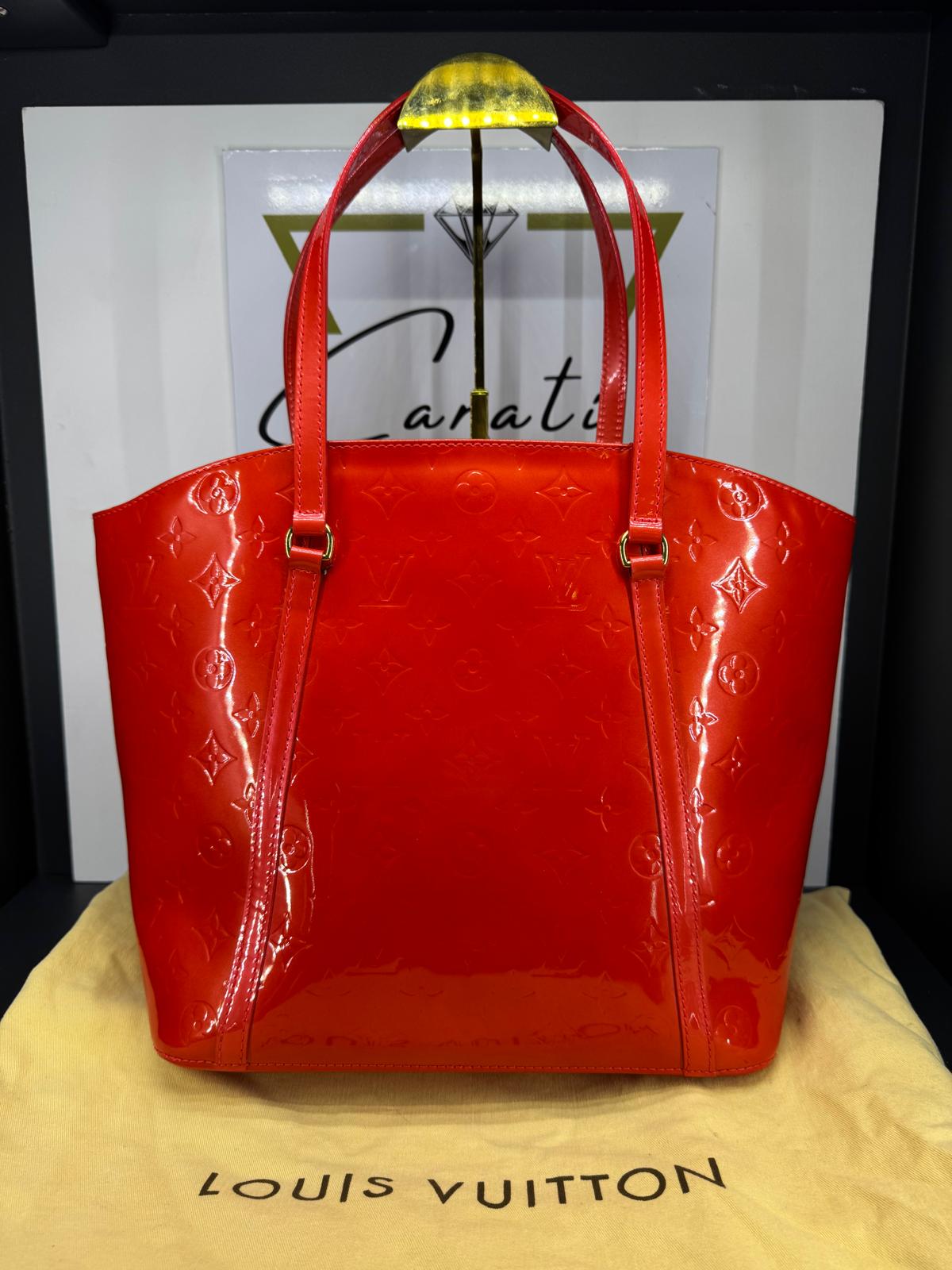 Louis Vuitton Avalon MM in pelle Vernis rossa