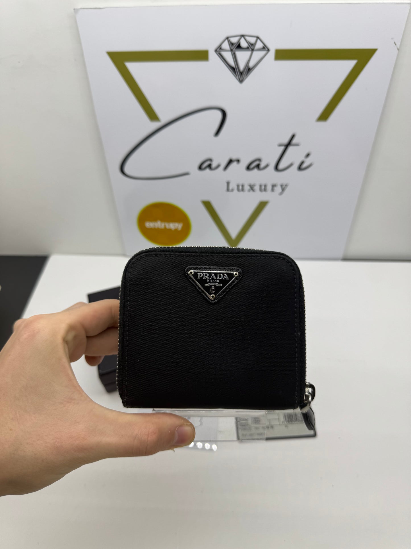 Prada portafoglio compatto in re-nylon
