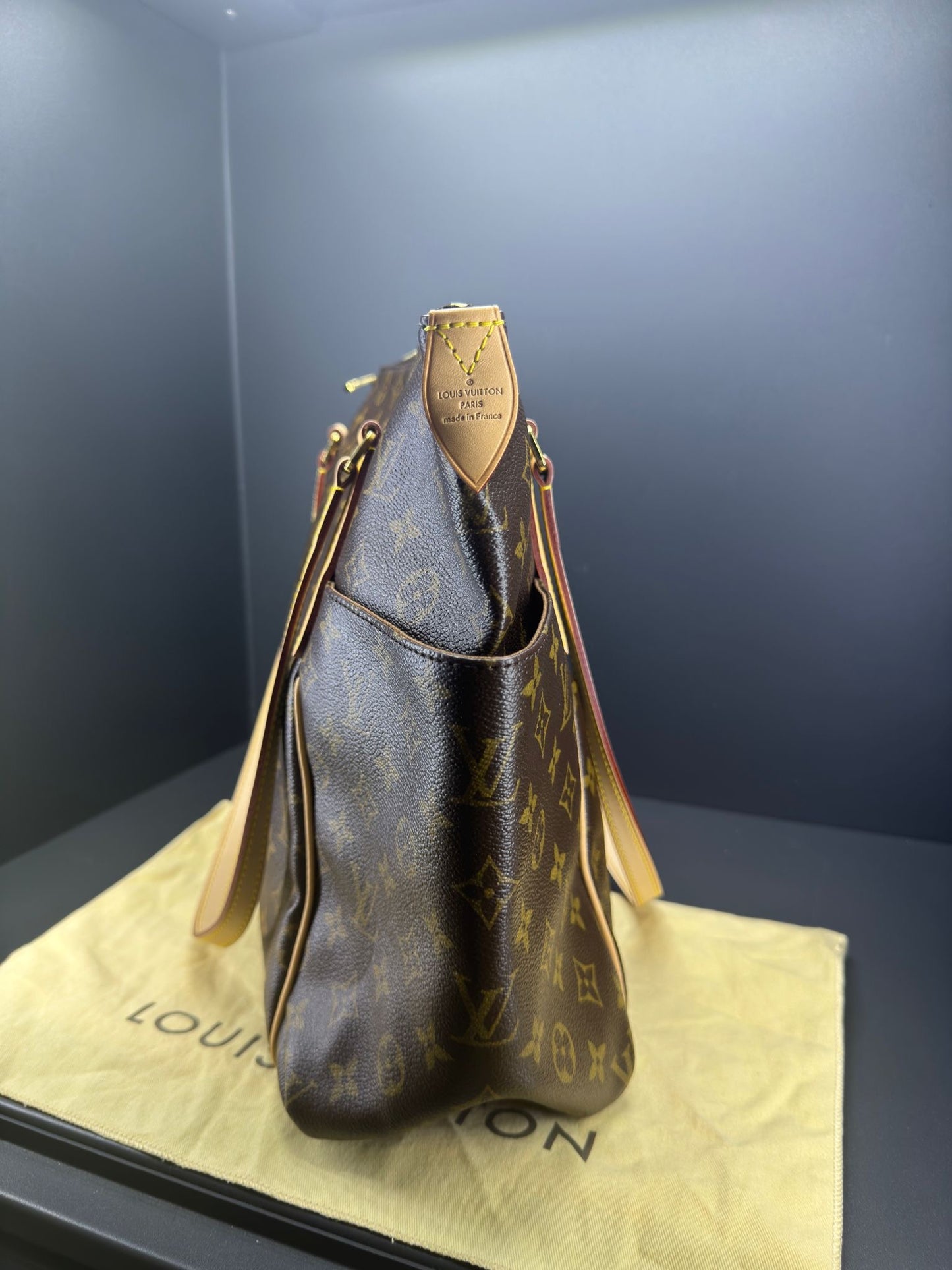 Louis Vuitton Totally