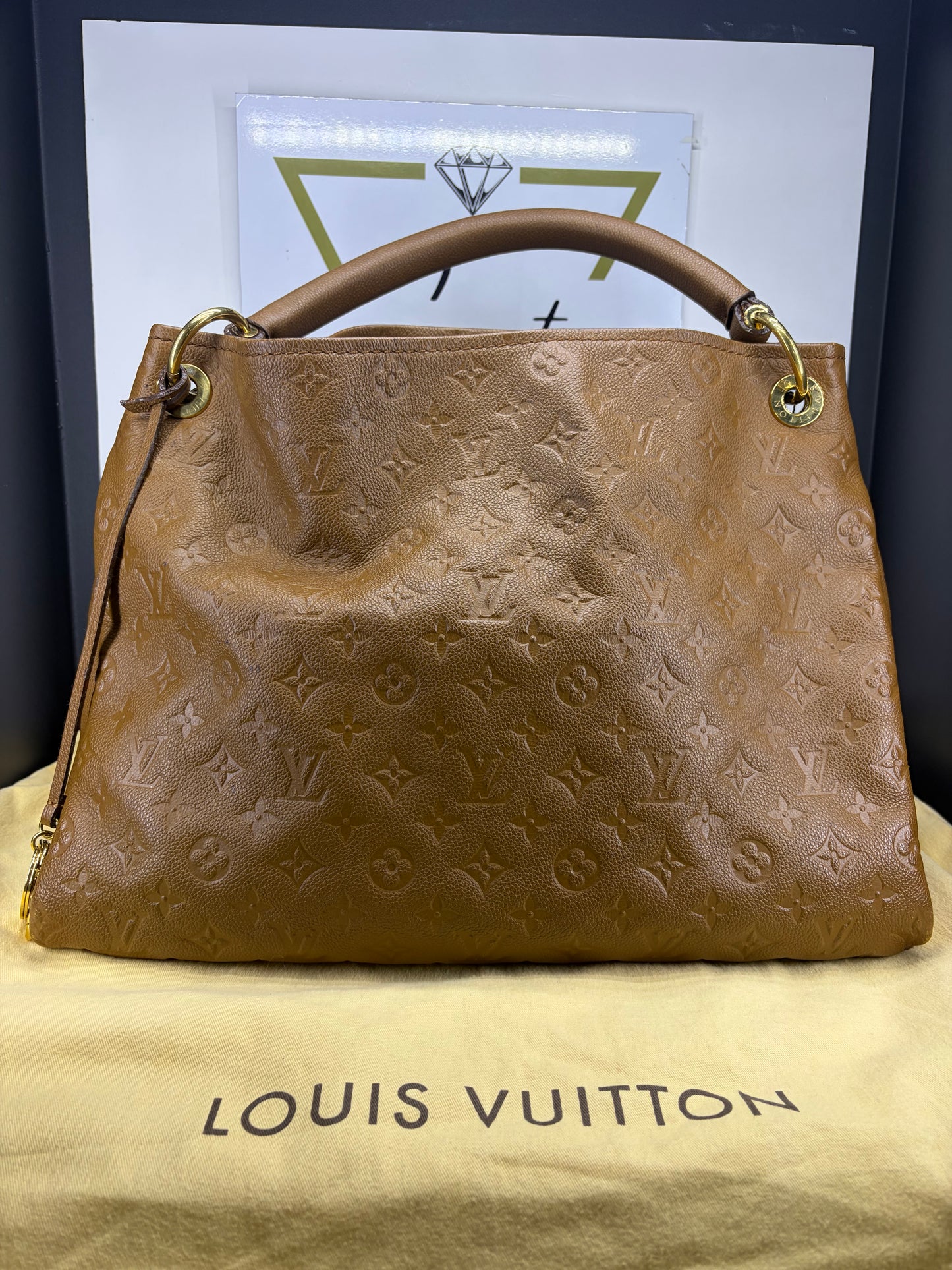 Louis Vuitton Artsy MM